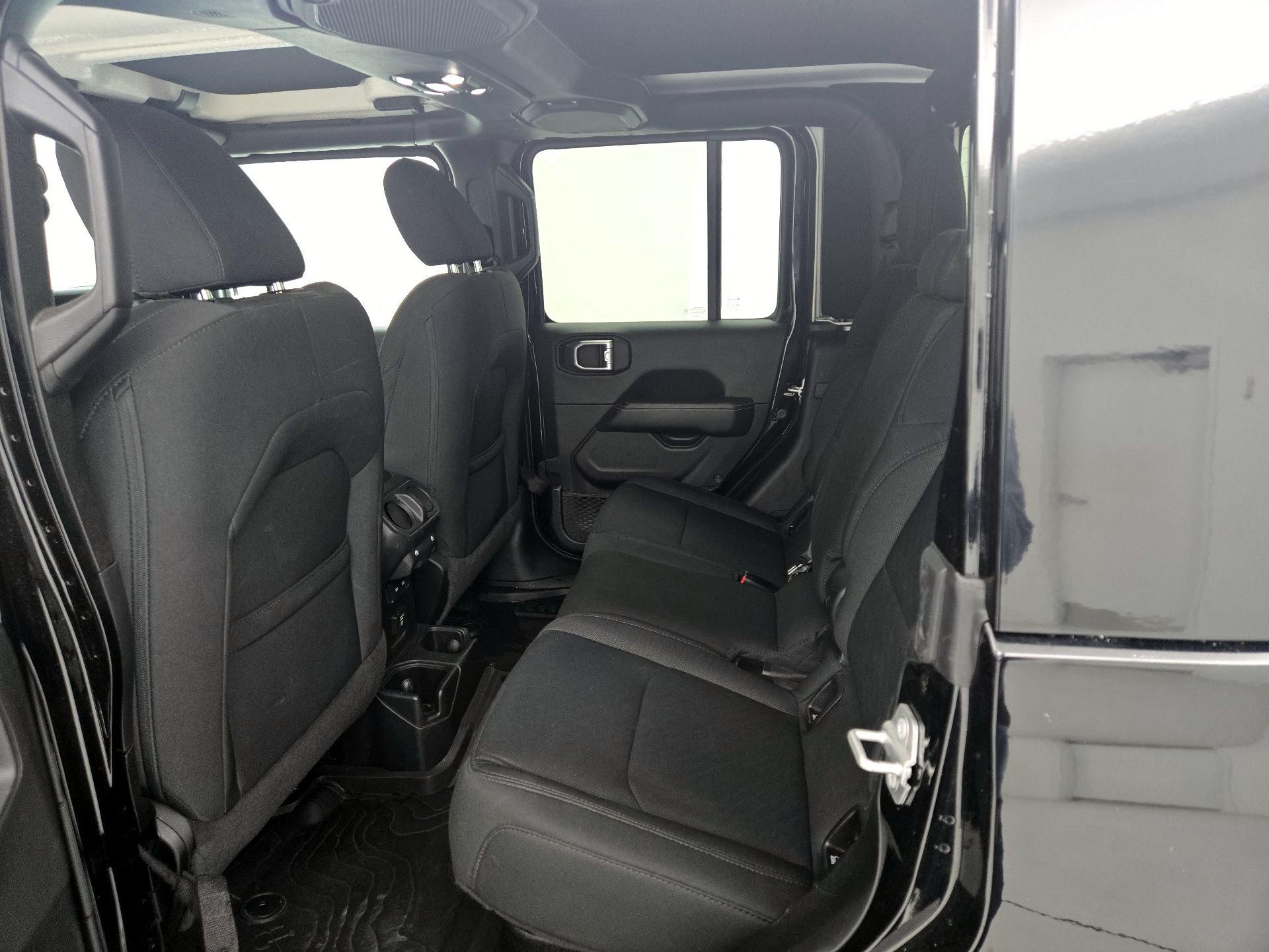 Thumbnail: 2021 Jeep Gladiator - 19