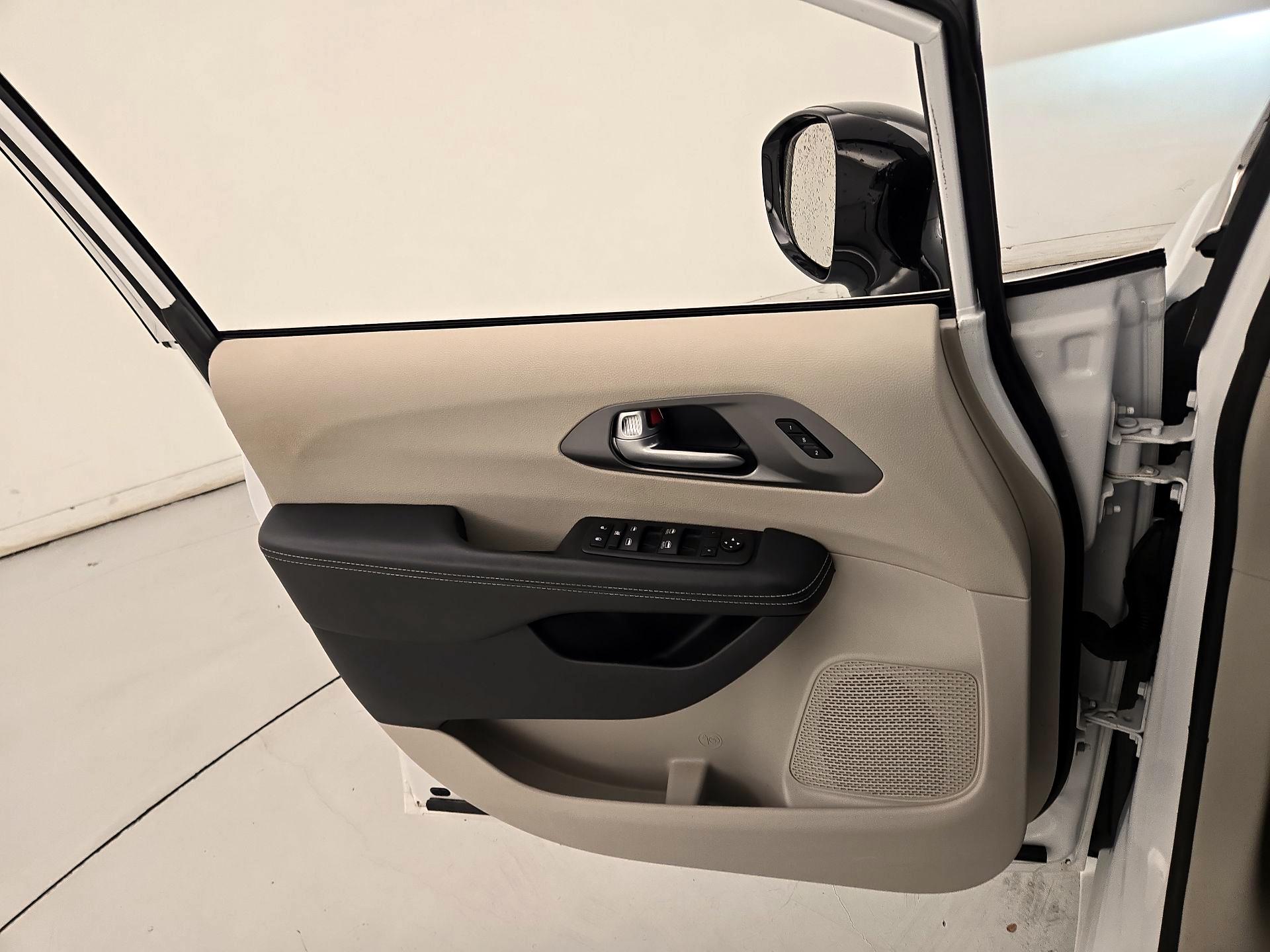 Thumbnail: 2024 Chrysler Pacifica - 12