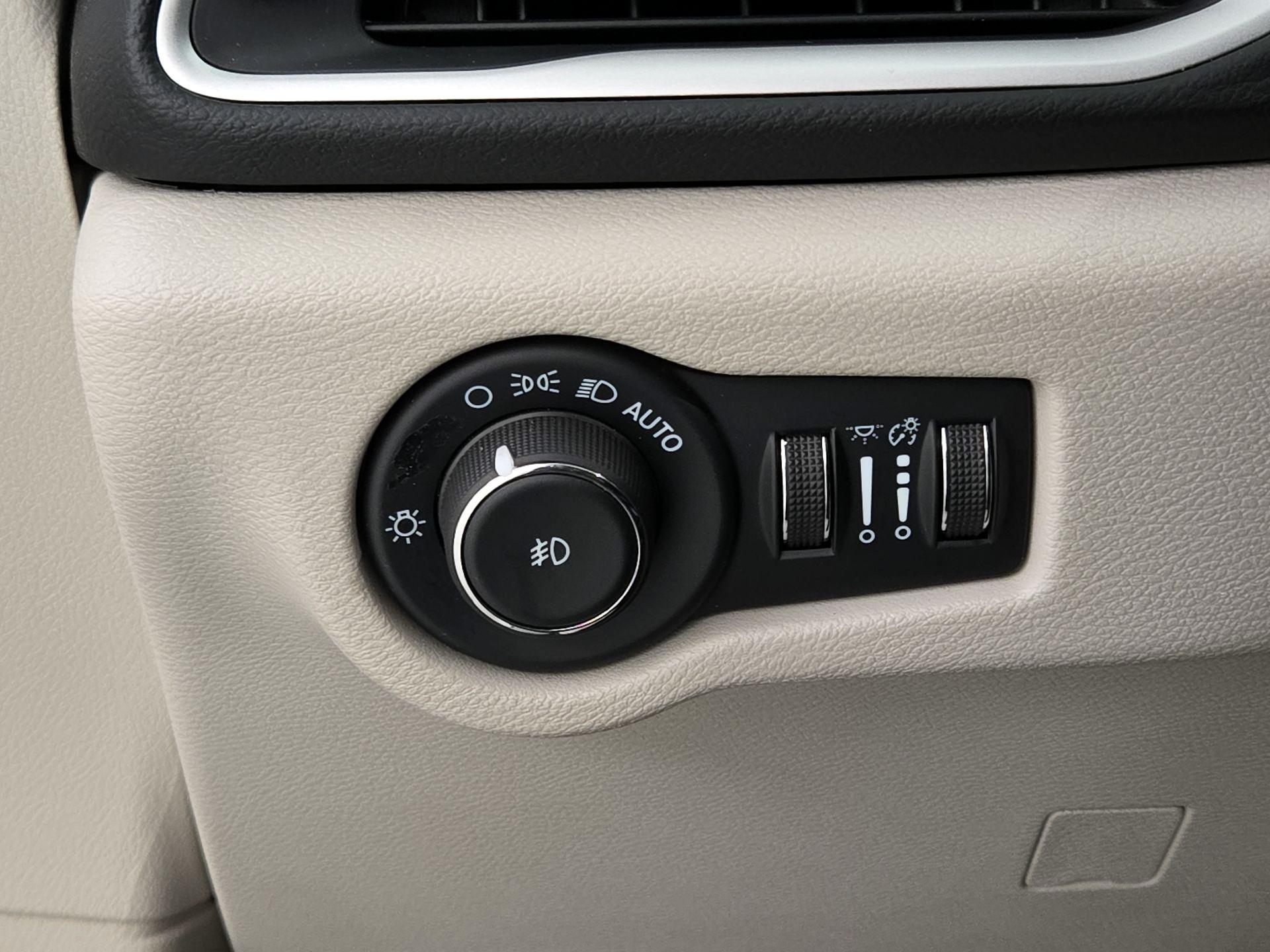 Thumbnail: 2024 Chrysler Pacifica - 13