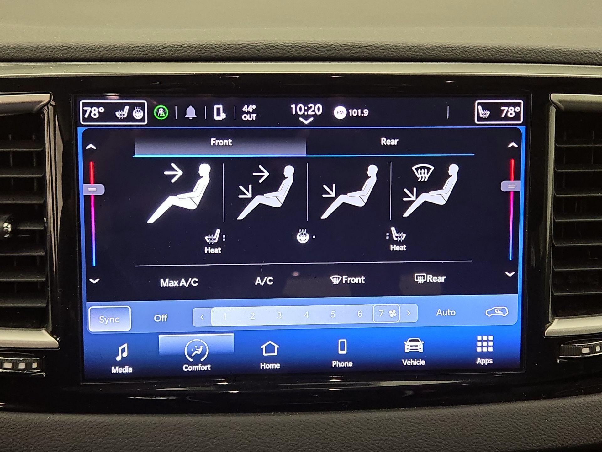 Thumbnail: 2024 Chrysler Pacifica - 16