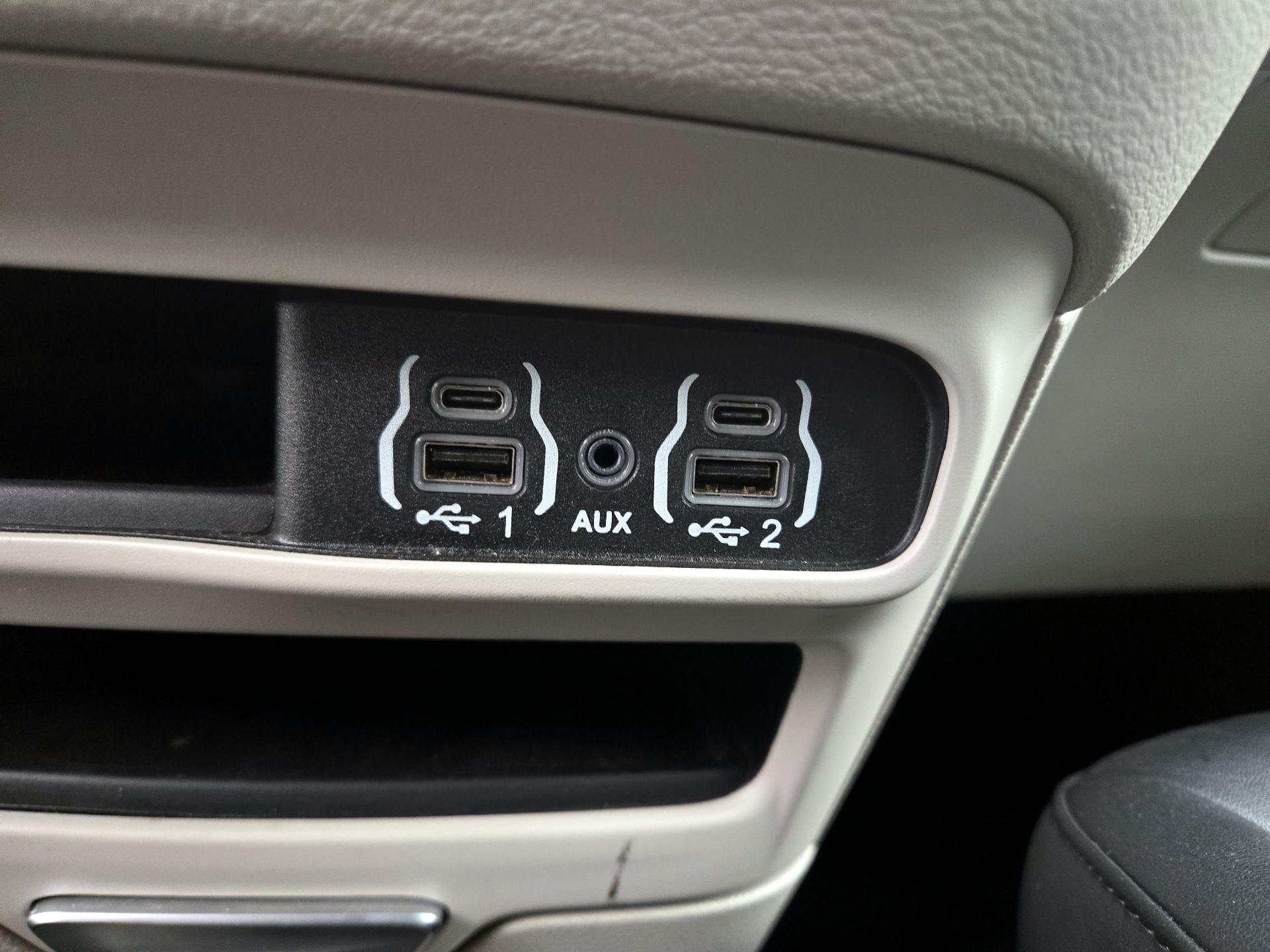 Thumbnail: 2024 Chrysler Pacifica - 18