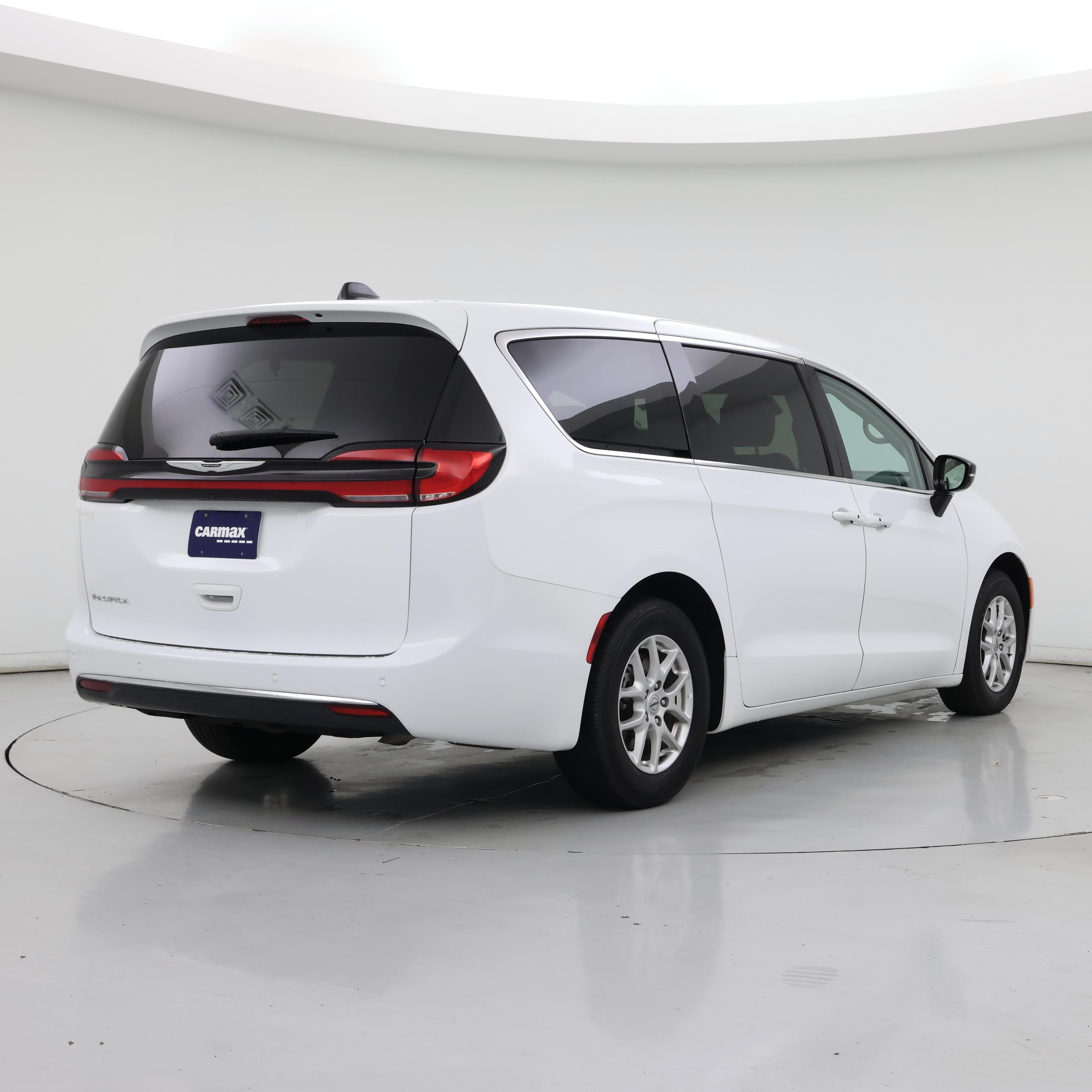 Thumbnail: 2024 Chrysler Pacifica - 8