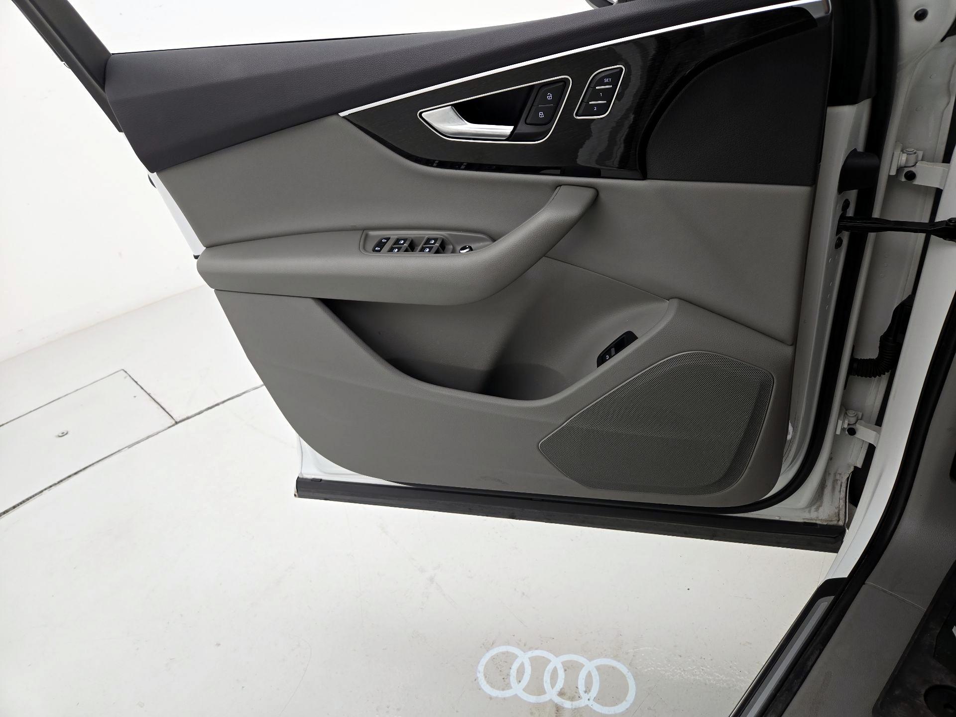 Thumbnail: 2023 Audi Q7 - 12