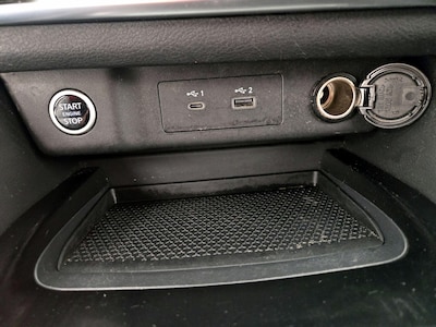 USB/AUX Ports