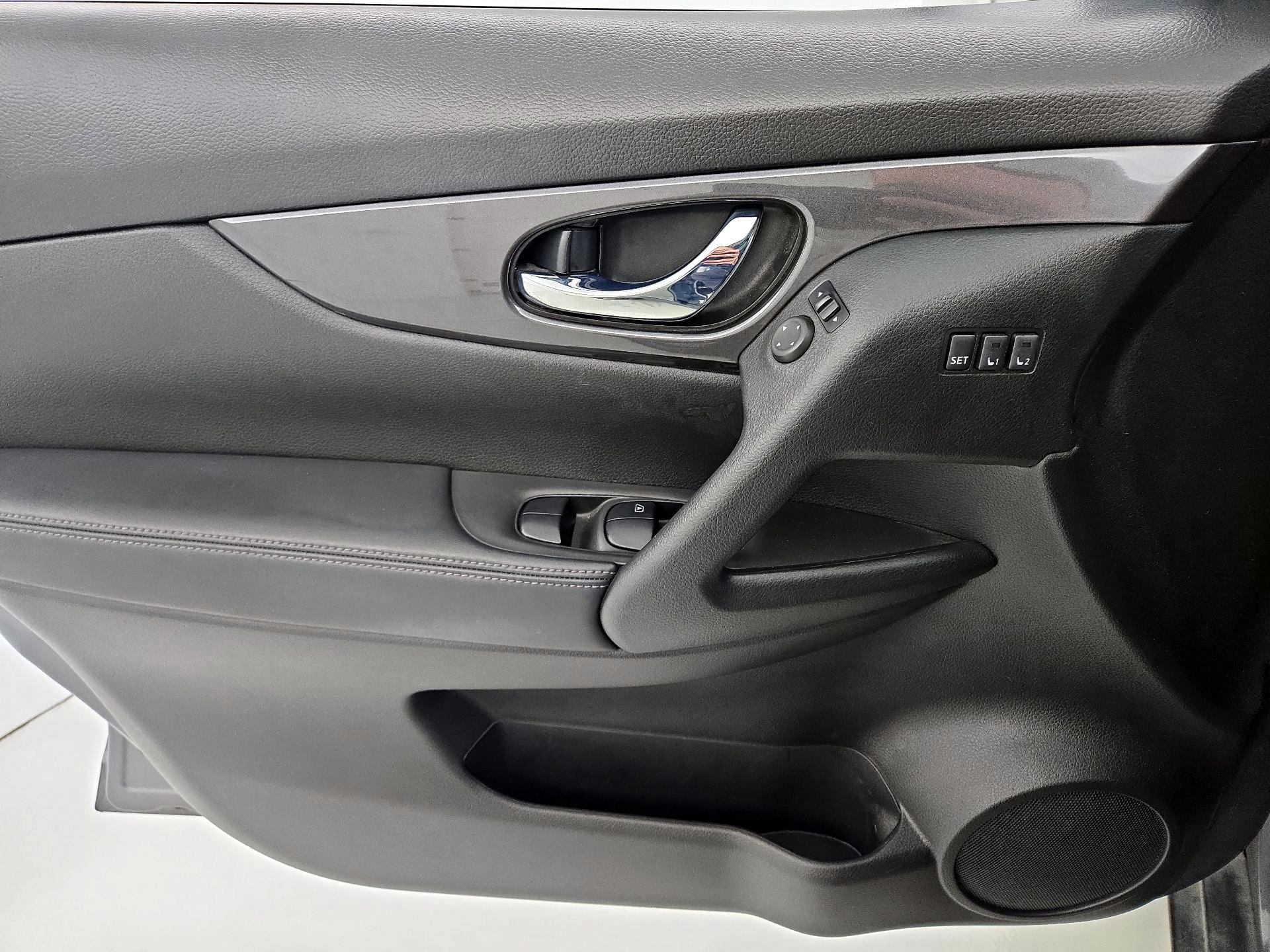 Thumbnail: 2020 Nissan Rogue - 12