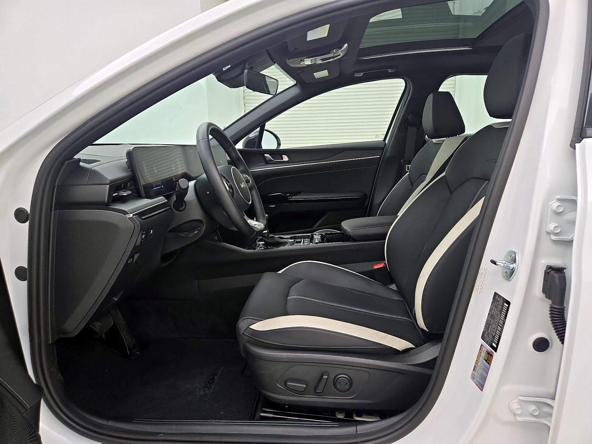 Thumbnail: 2025 Kia K5 - 11