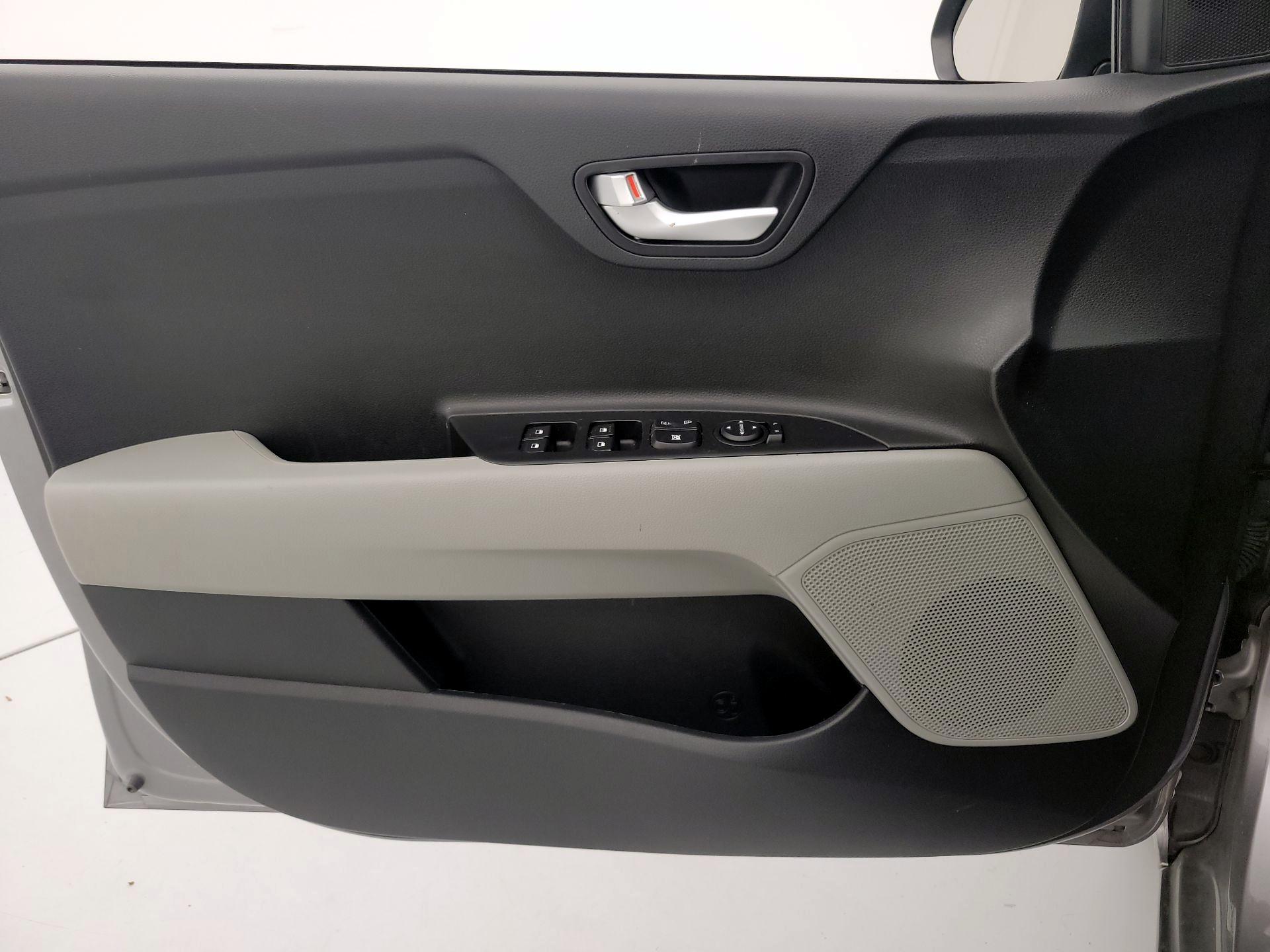 Thumbnail: 2023 Kia Rio - 12