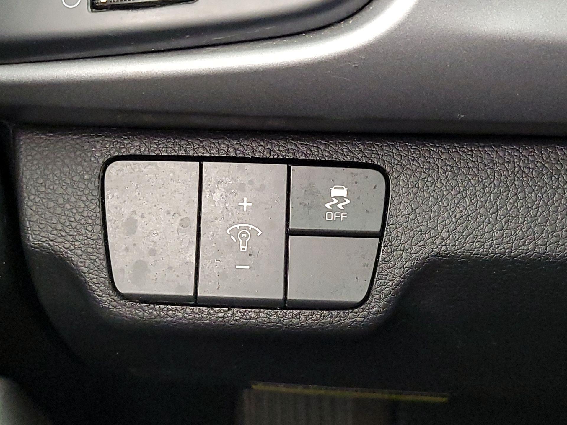 Thumbnail: 2023 Kia Rio - 13