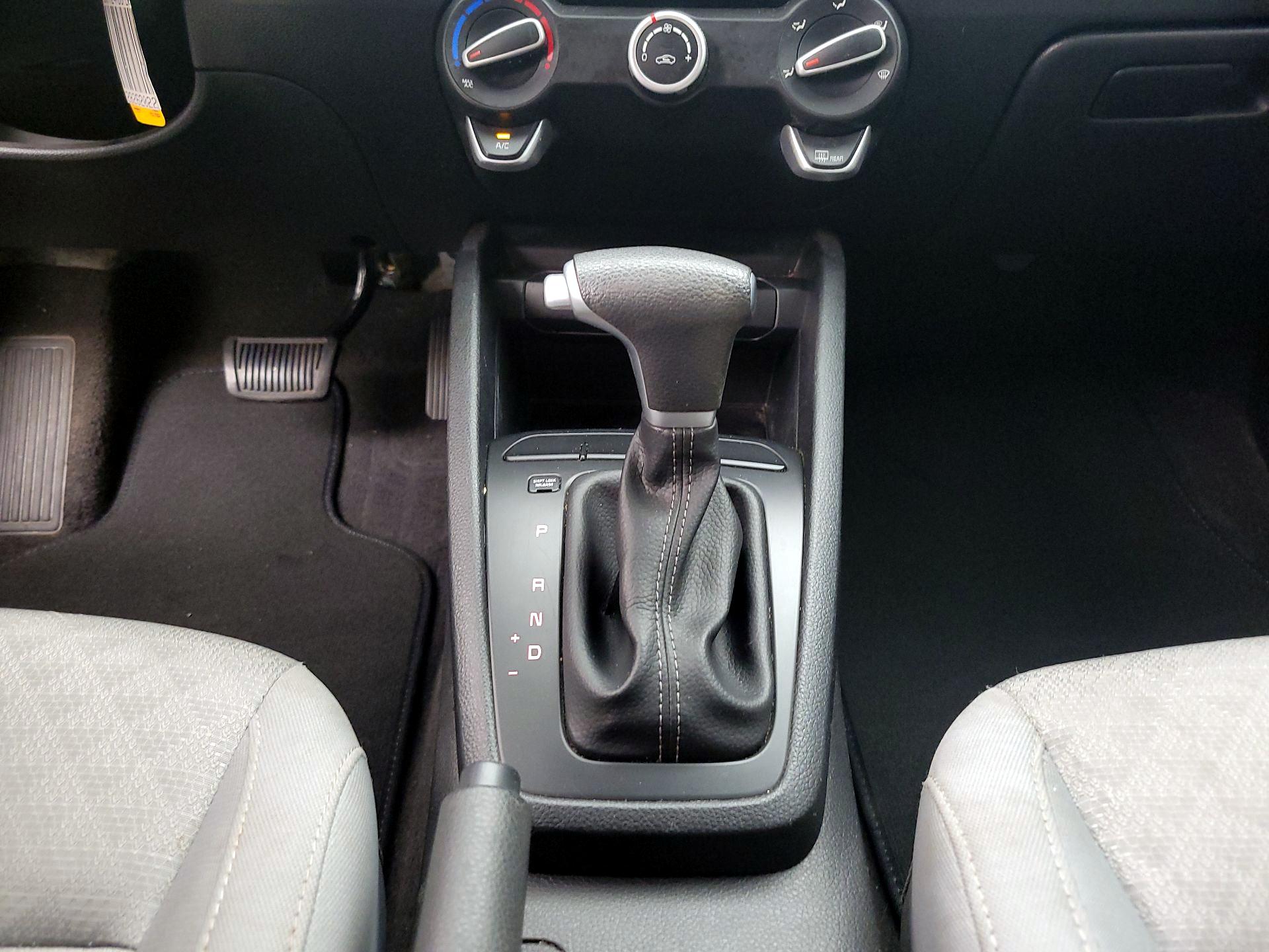 Thumbnail: 2023 Kia Rio - 17