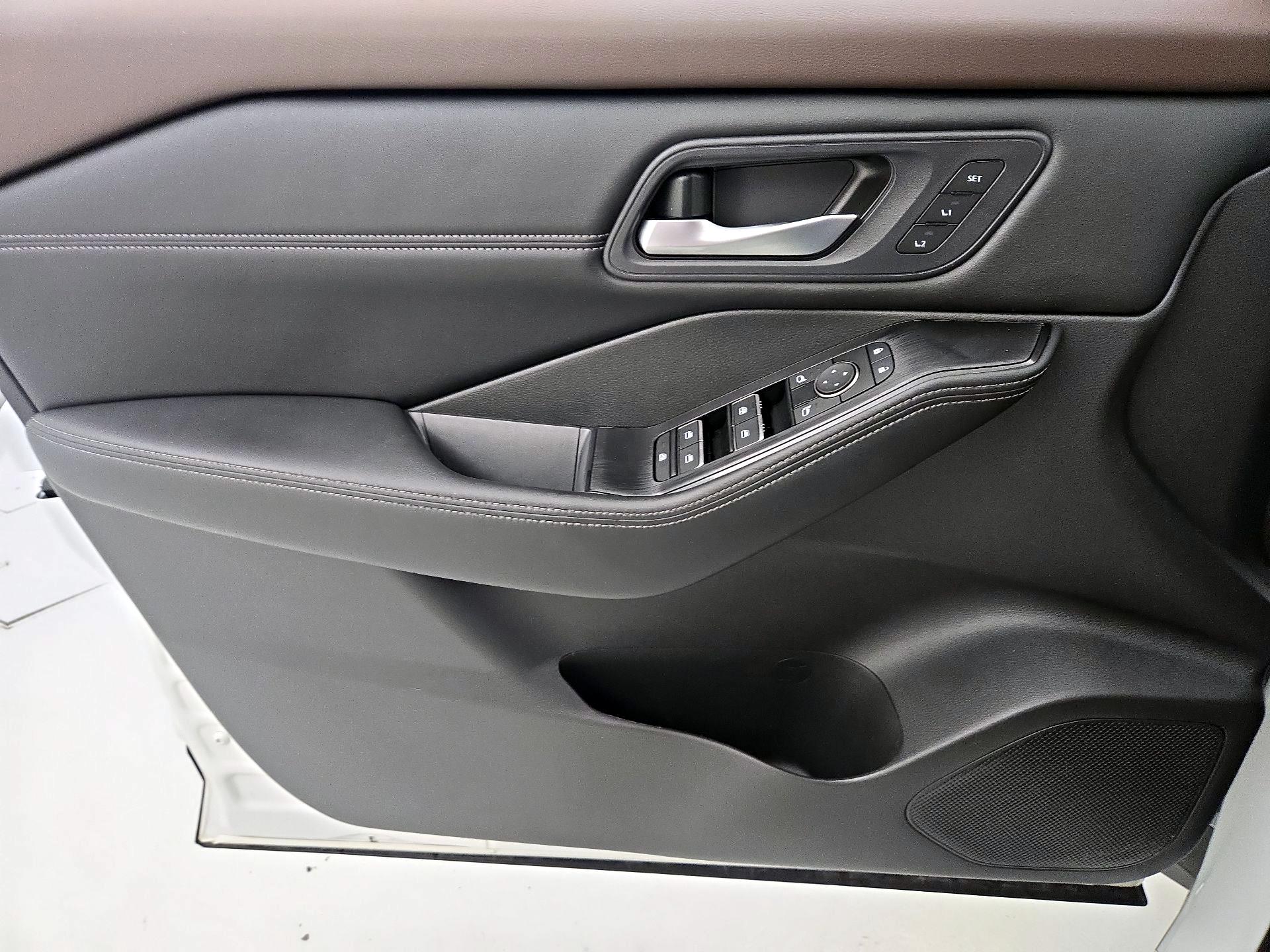 Thumbnail: 2023 Nissan Rogue - 12