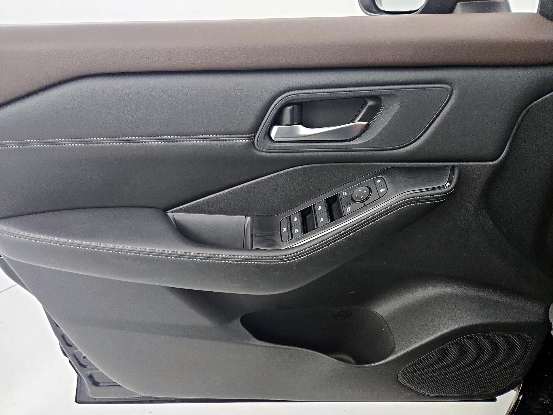 Thumbnail: 2023 Nissan Rogue - 12