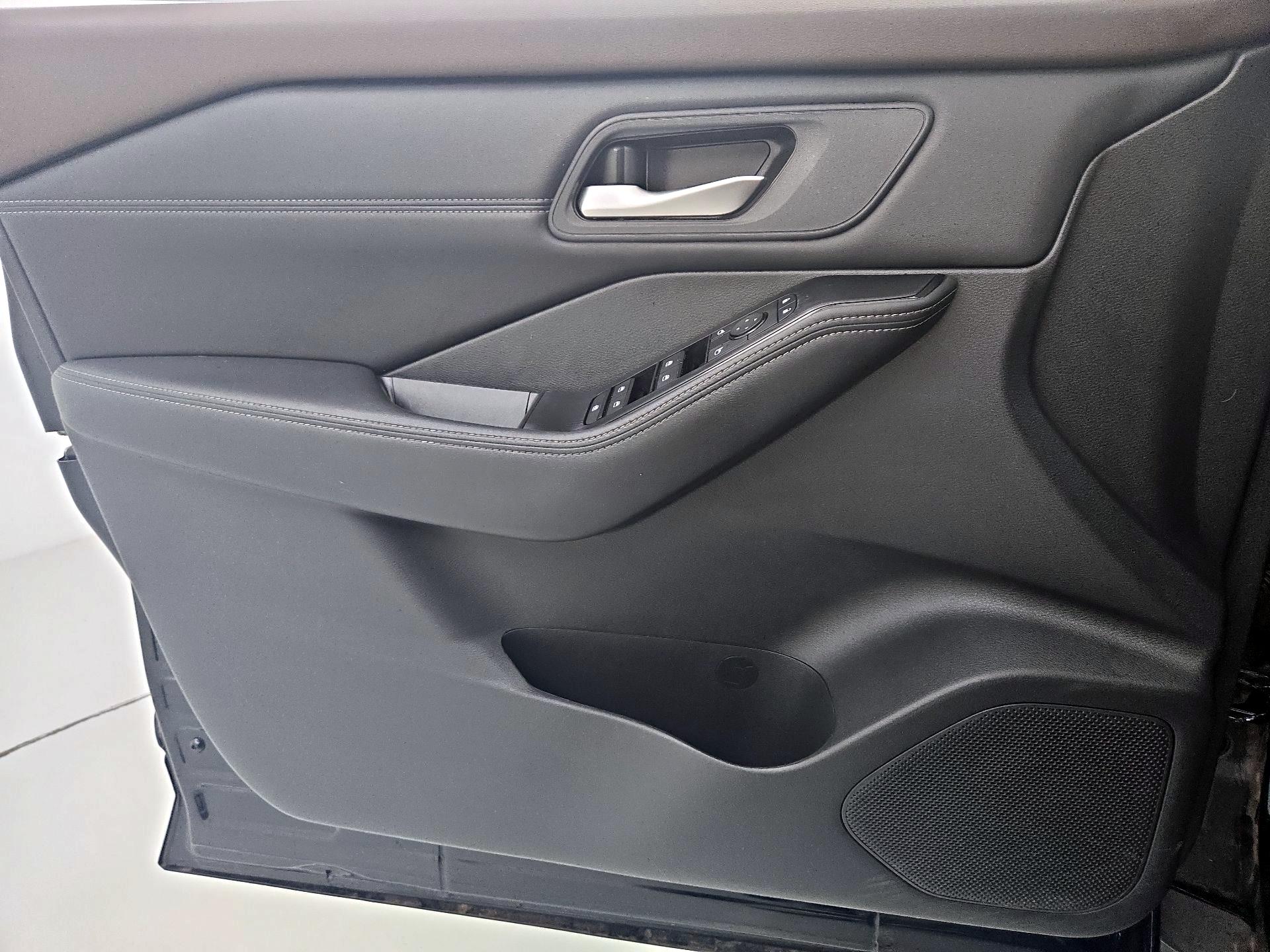 Thumbnail: 2023 Nissan Rogue - 12