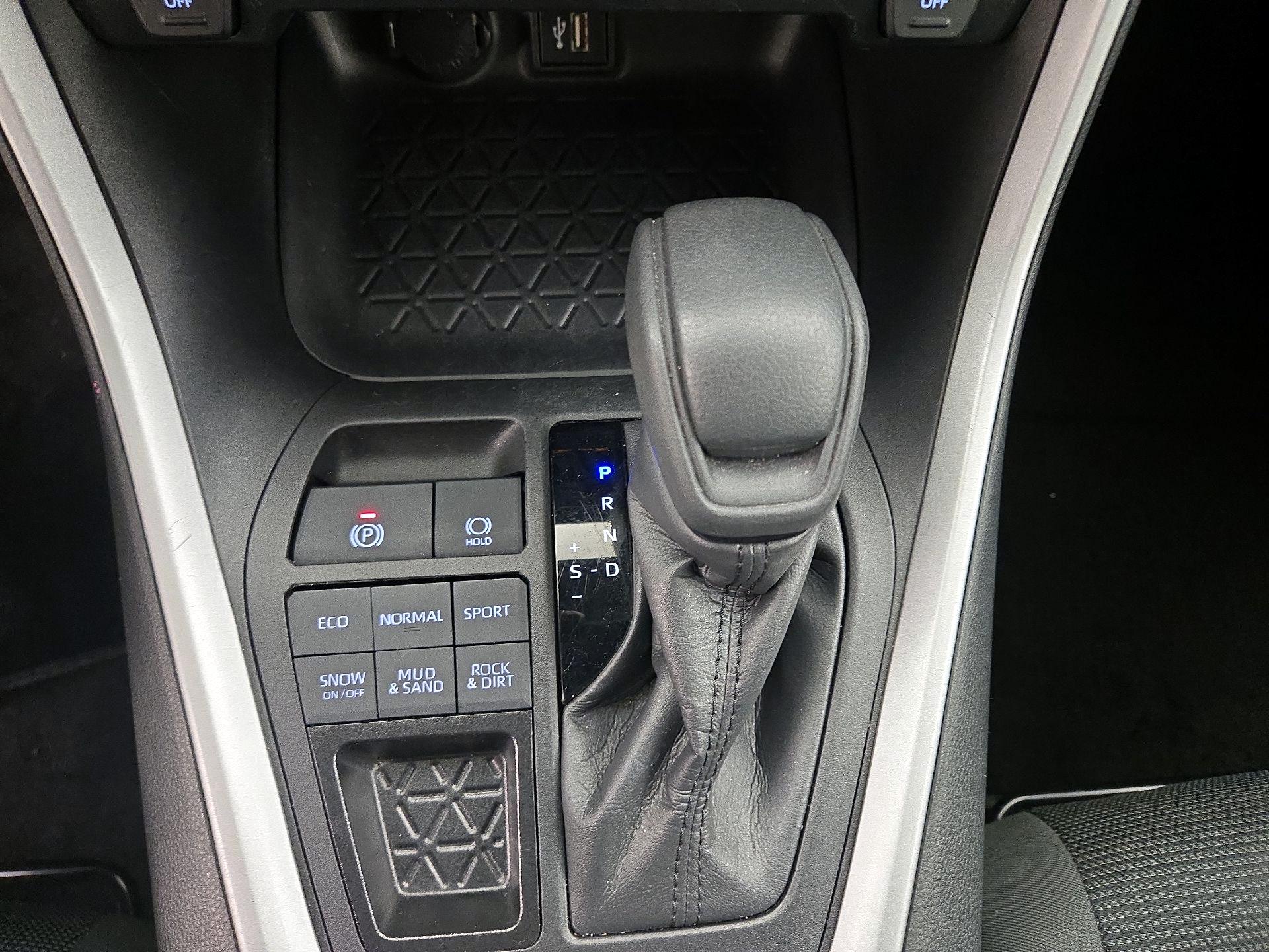 Thumbnail: 2024 Toyota RAV4 - 17