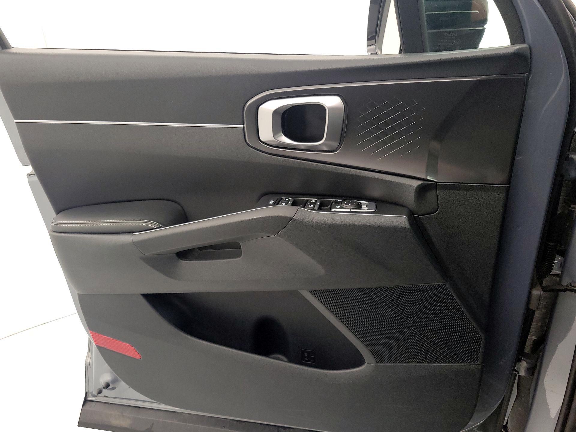 Thumbnail: 2023 Kia Sorento - 12