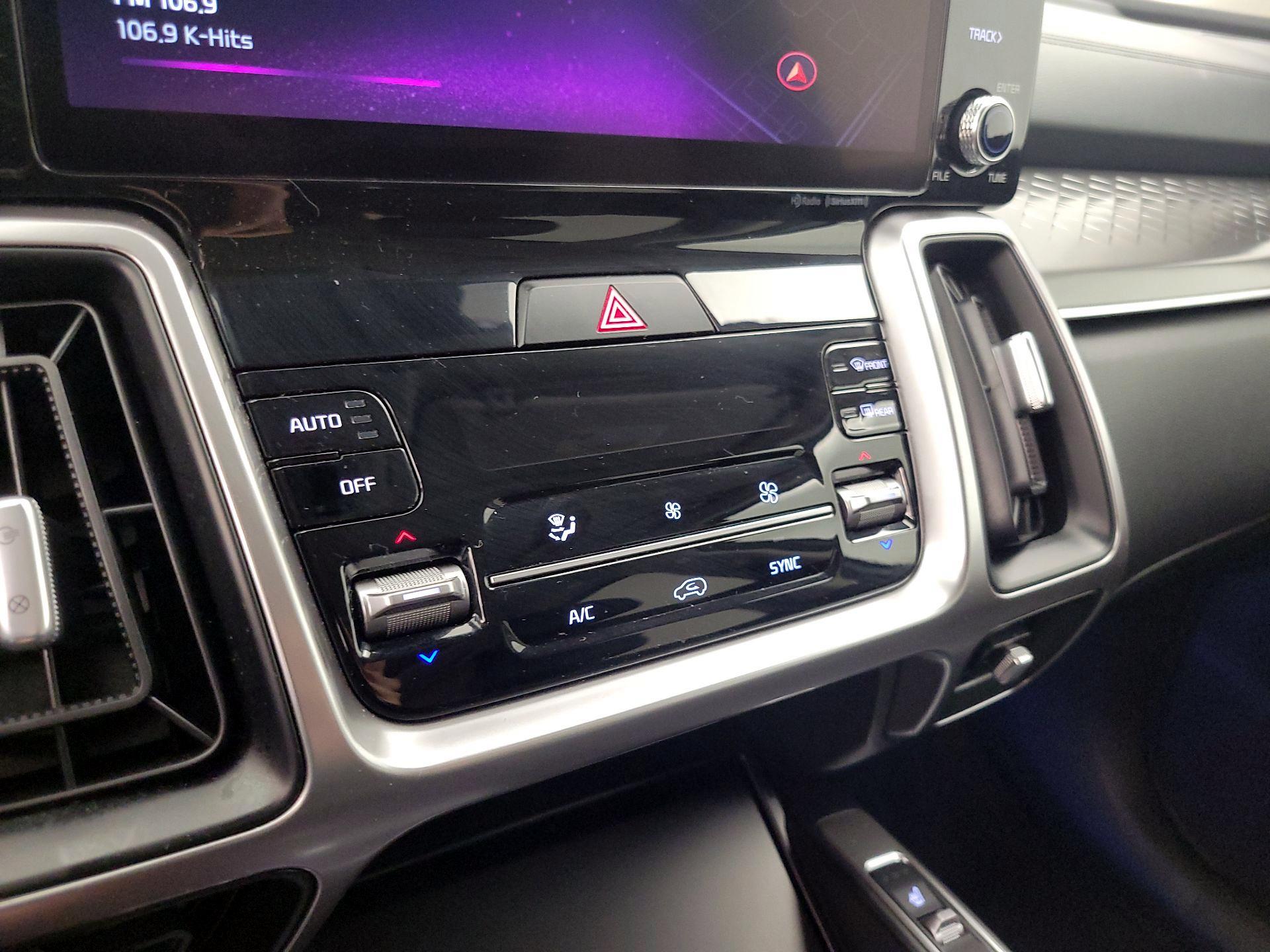 Thumbnail: 2023 Kia Sorento - 17