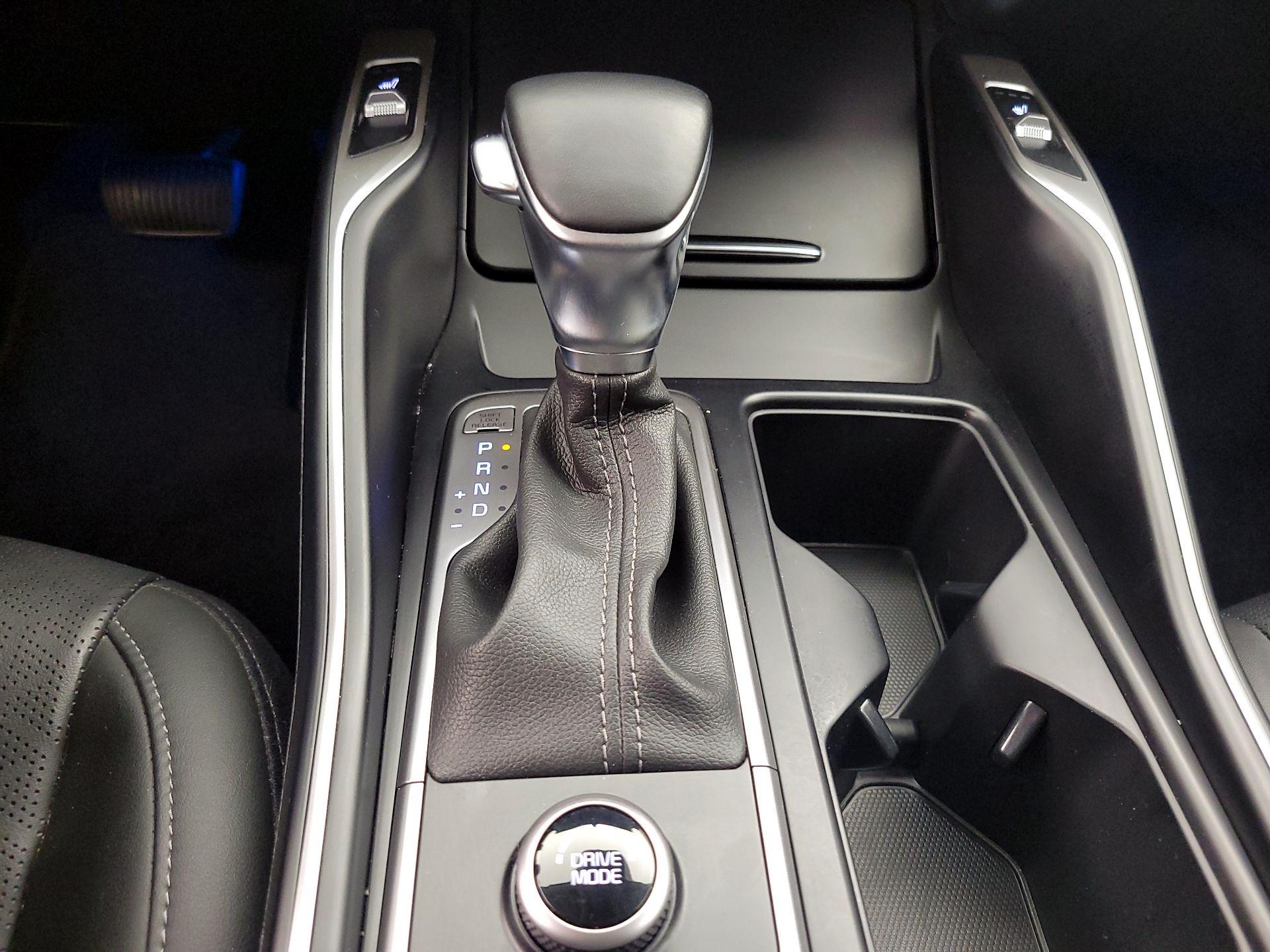 Thumbnail: 2023 Kia Sorento - 18