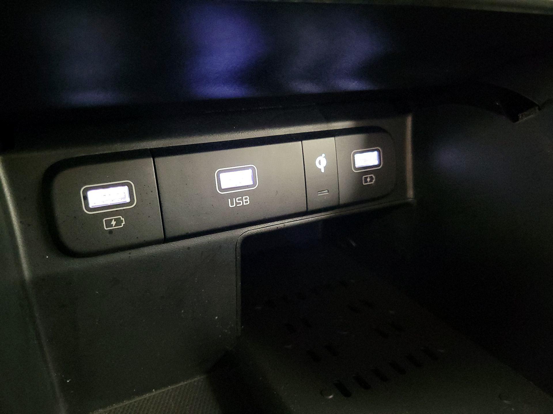 Thumbnail: 2023 Kia Sorento - 19