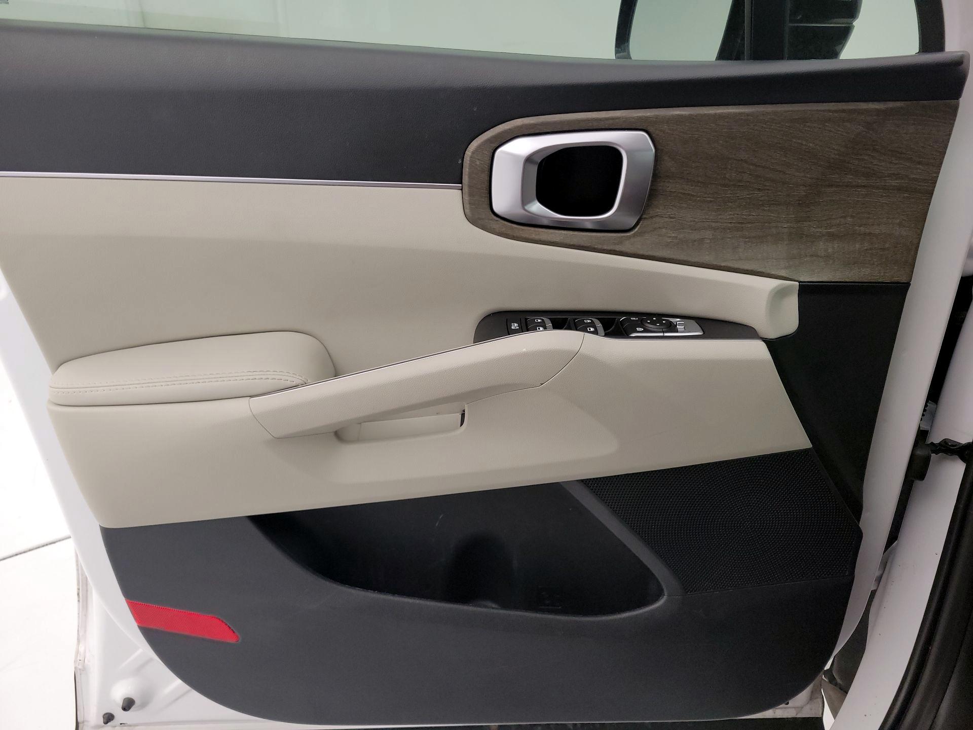 Thumbnail: 2023 Kia Sorento - 12