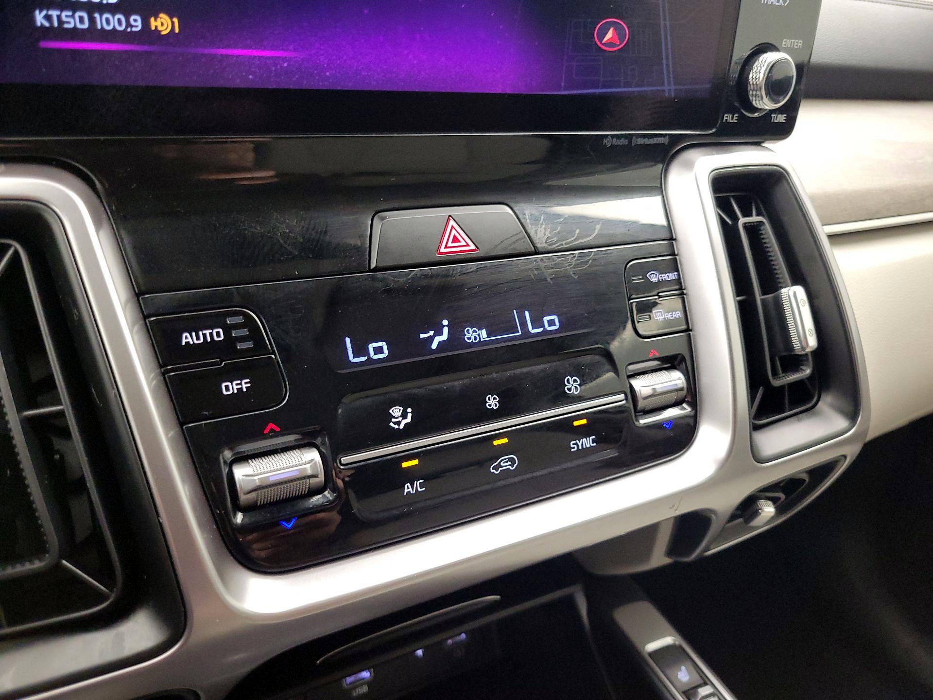 Thumbnail: 2023 Kia Sorento - 17