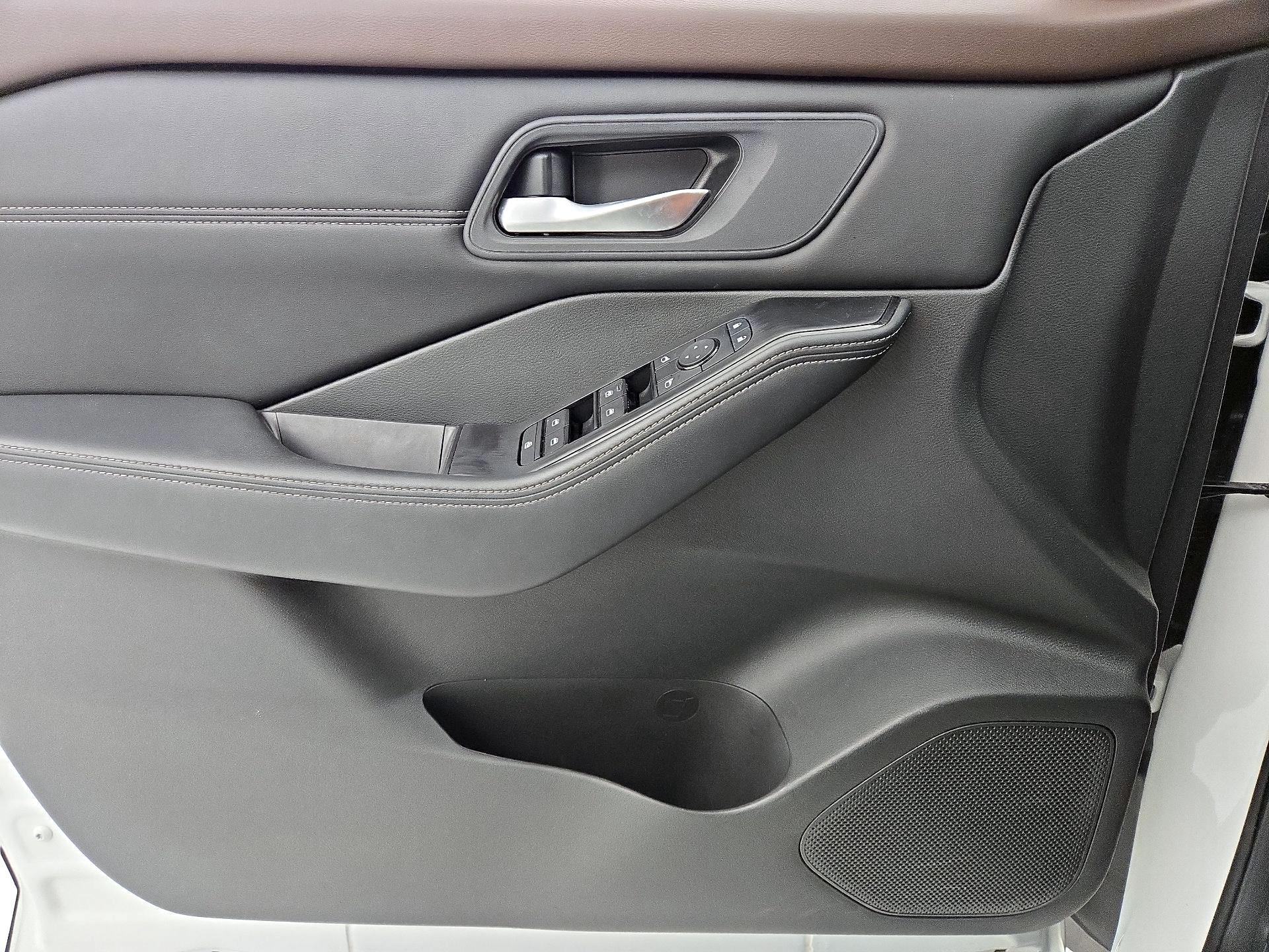 Thumbnail: 2023 Nissan Rogue - 12