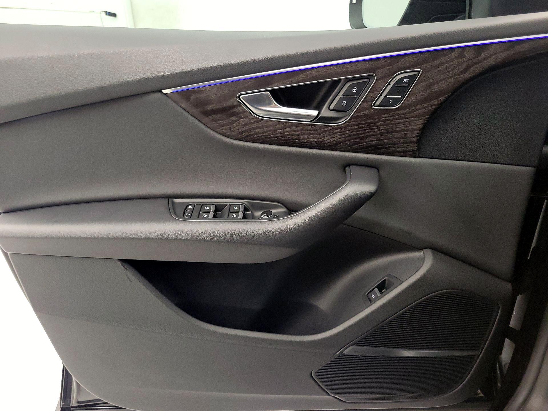 Thumbnail: 2021 Audi Q8 - 12