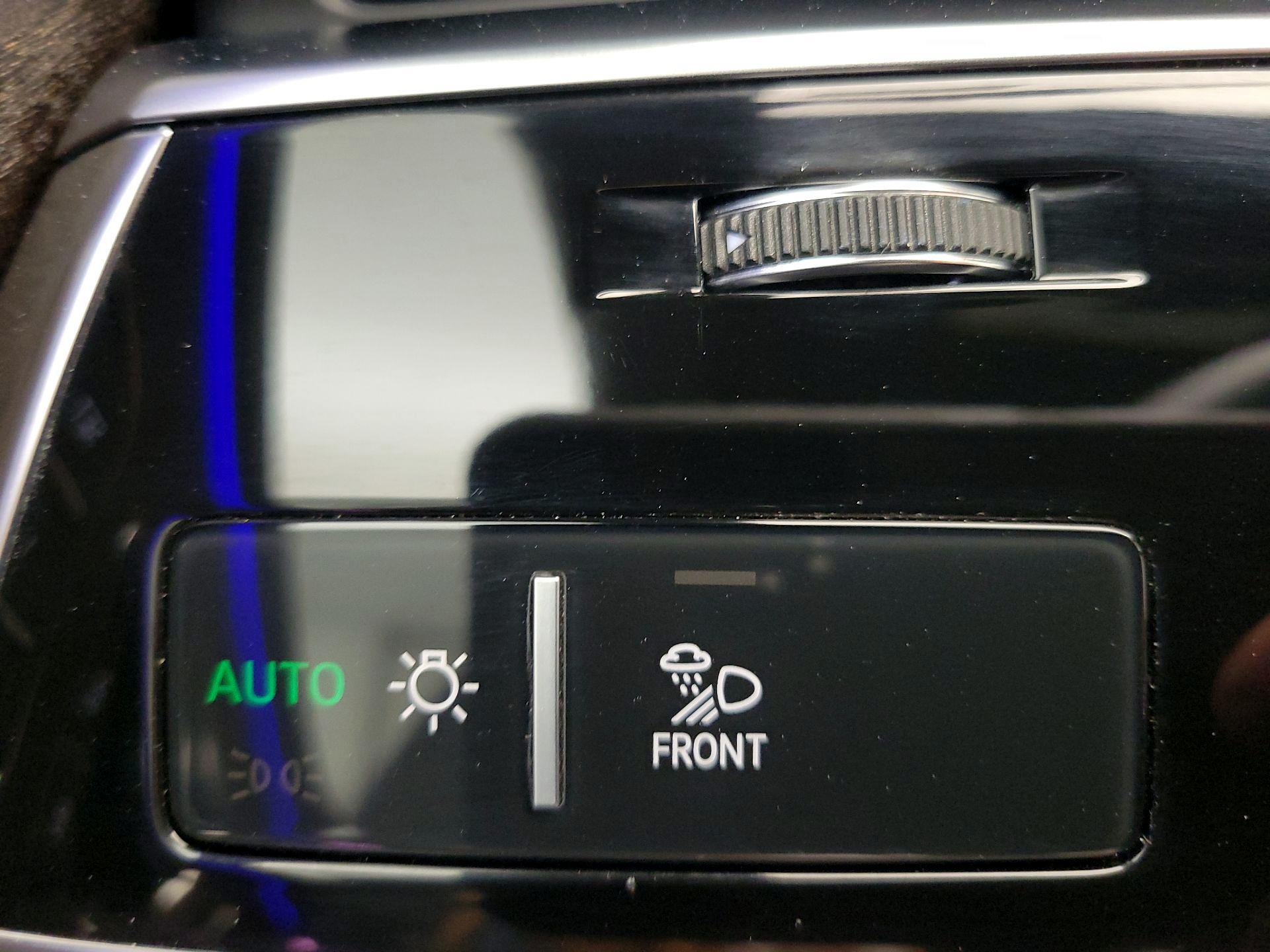 Thumbnail: 2021 Audi Q8 - 13