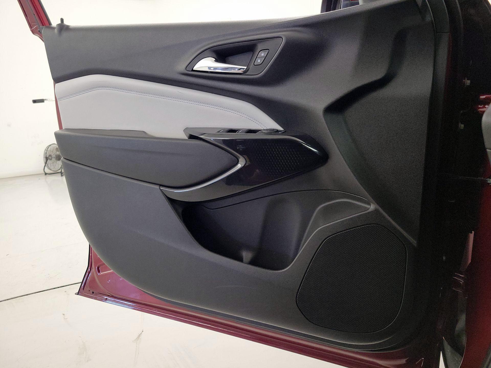 Thumbnail: 2025 Chevrolet Trax - 12