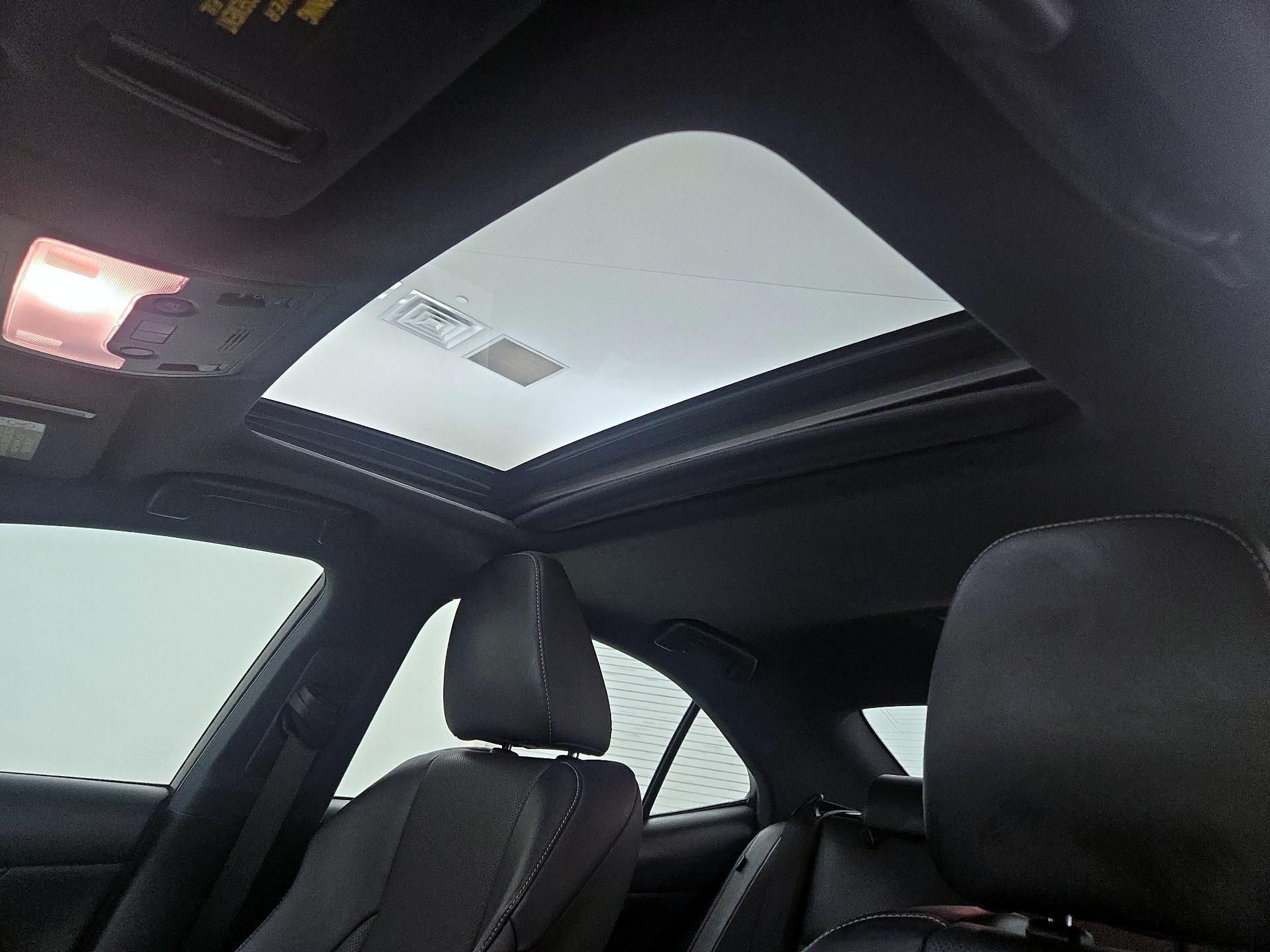 Thumbnail: 2016 Lexus IS - 20