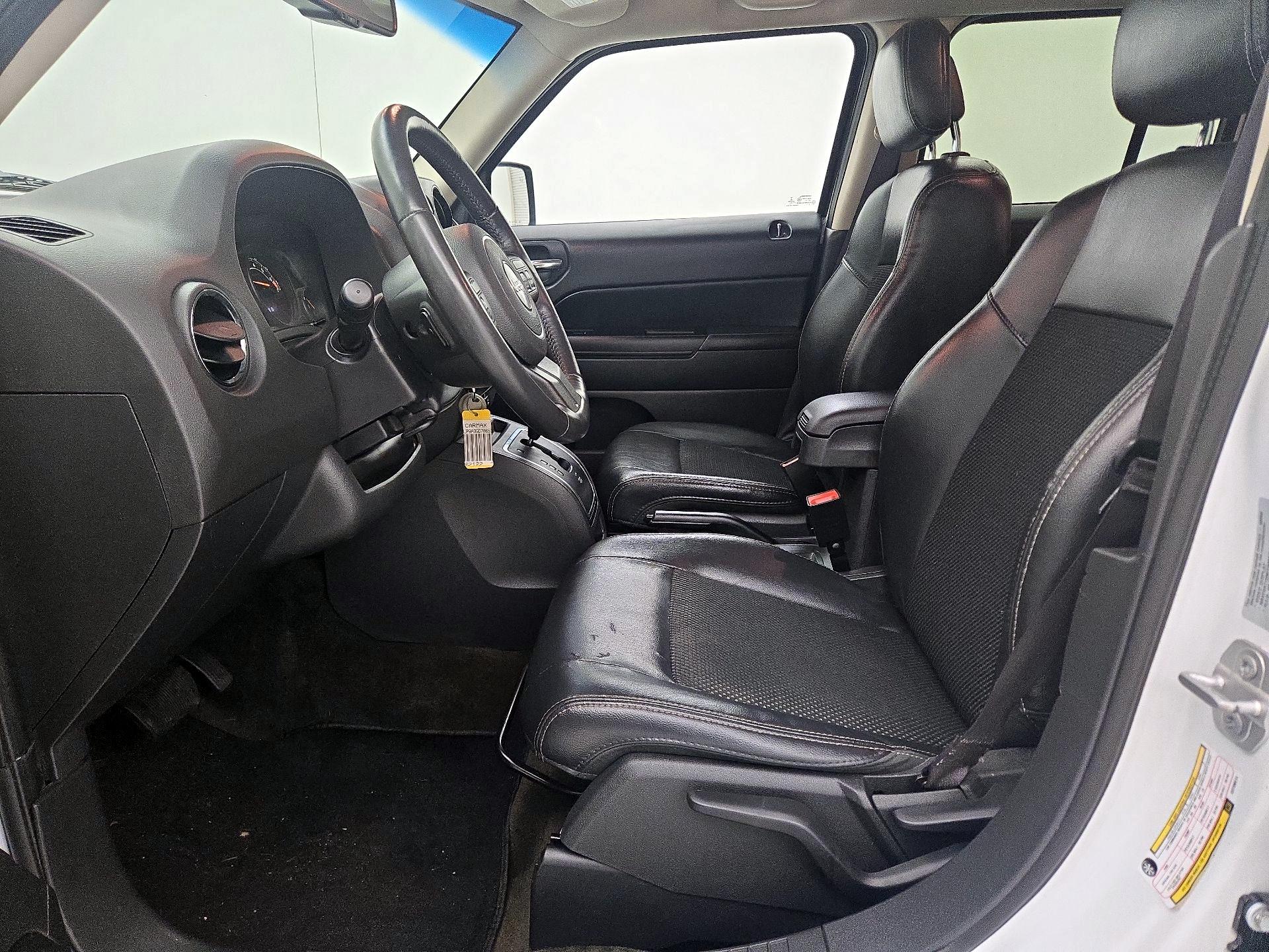 Thumbnail: 2016 Jeep Patriot - 11