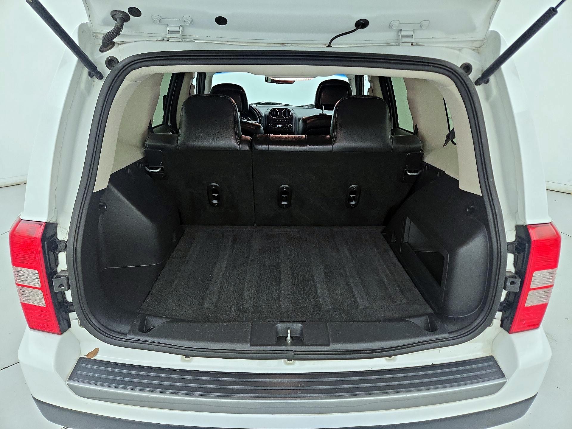 Thumbnail: 2016 Jeep Patriot - 18