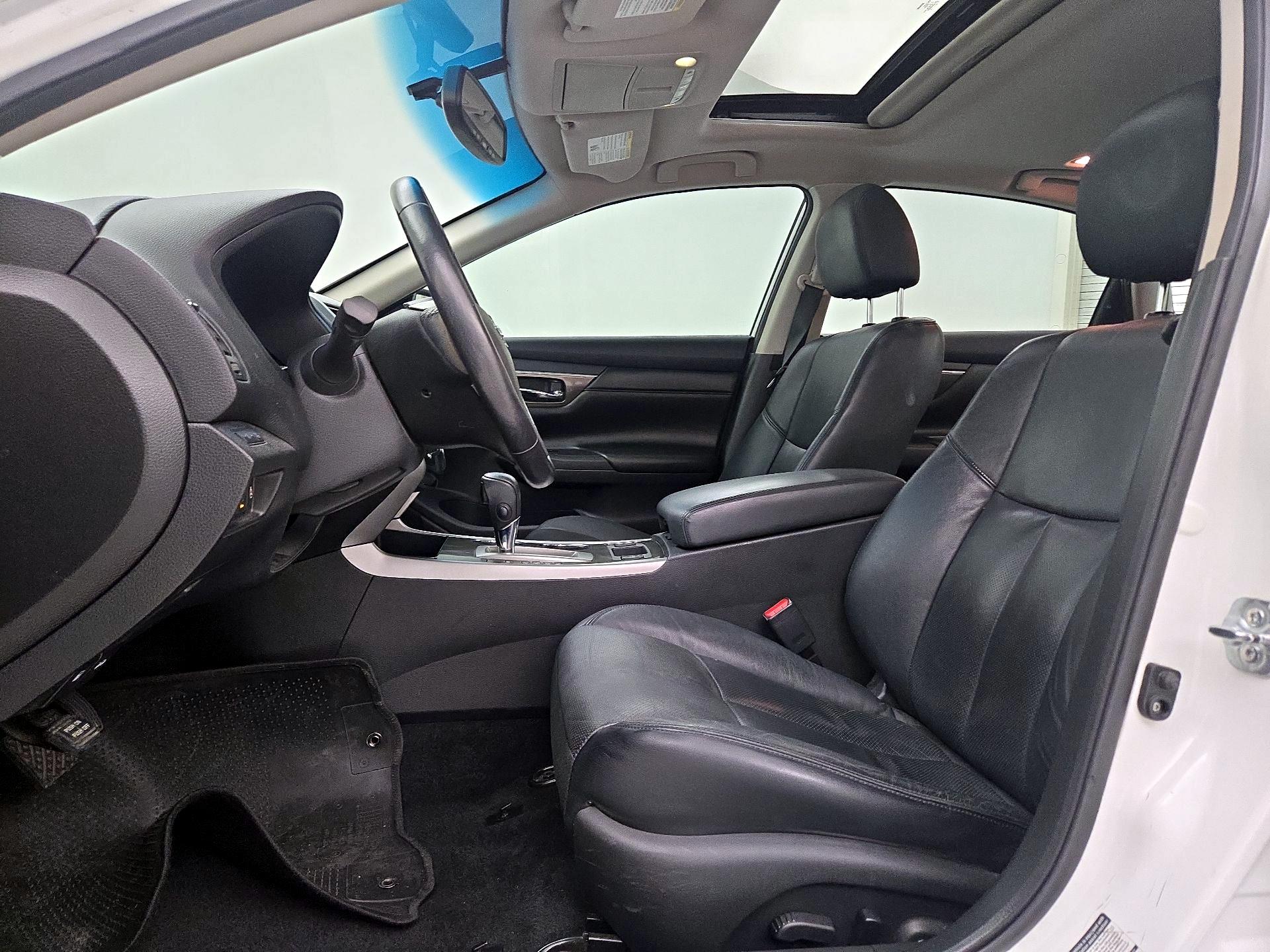 Thumbnail: 2015 Nissan Altima - 11