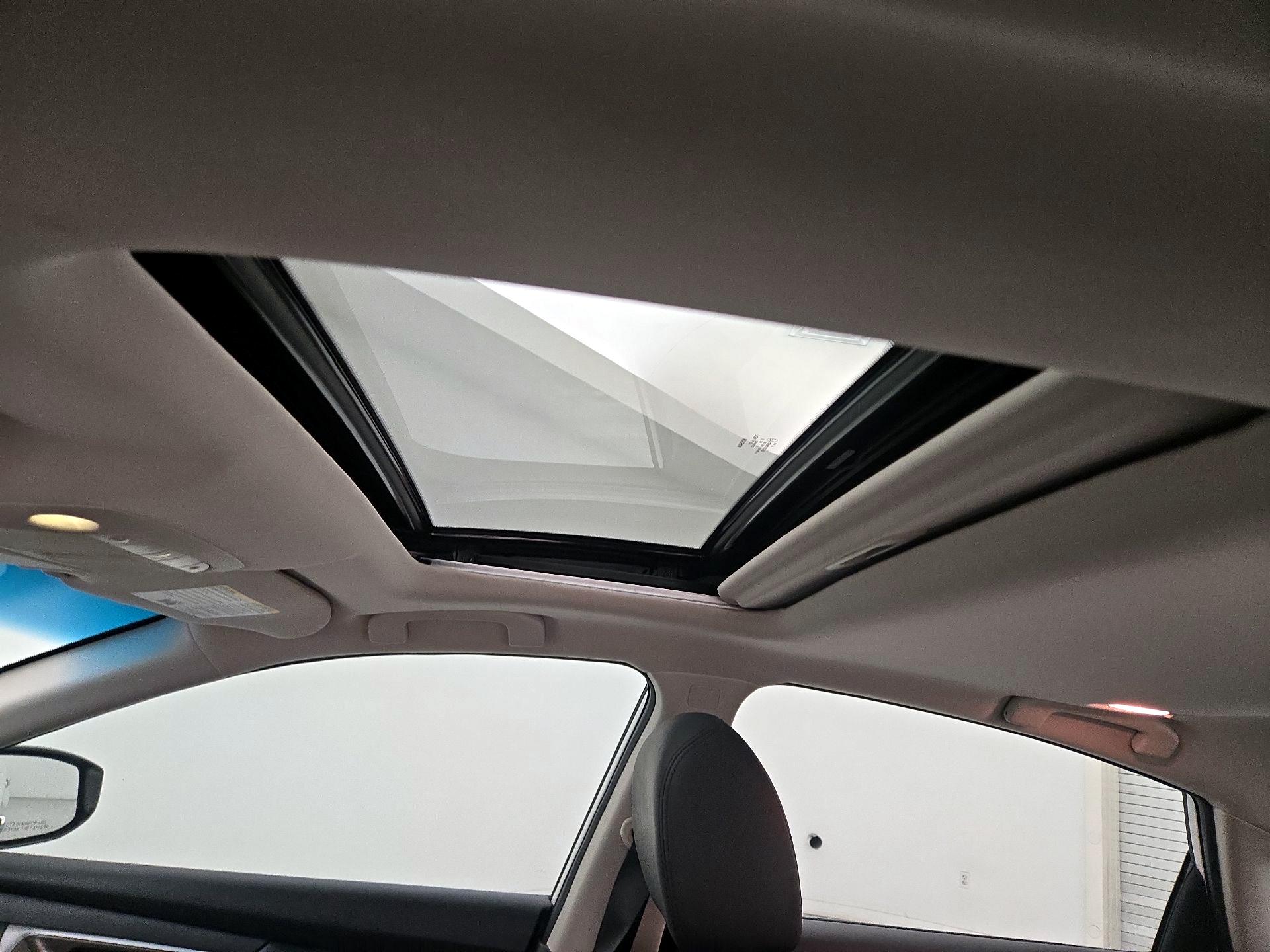 Thumbnail: 2015 Nissan Altima - 20