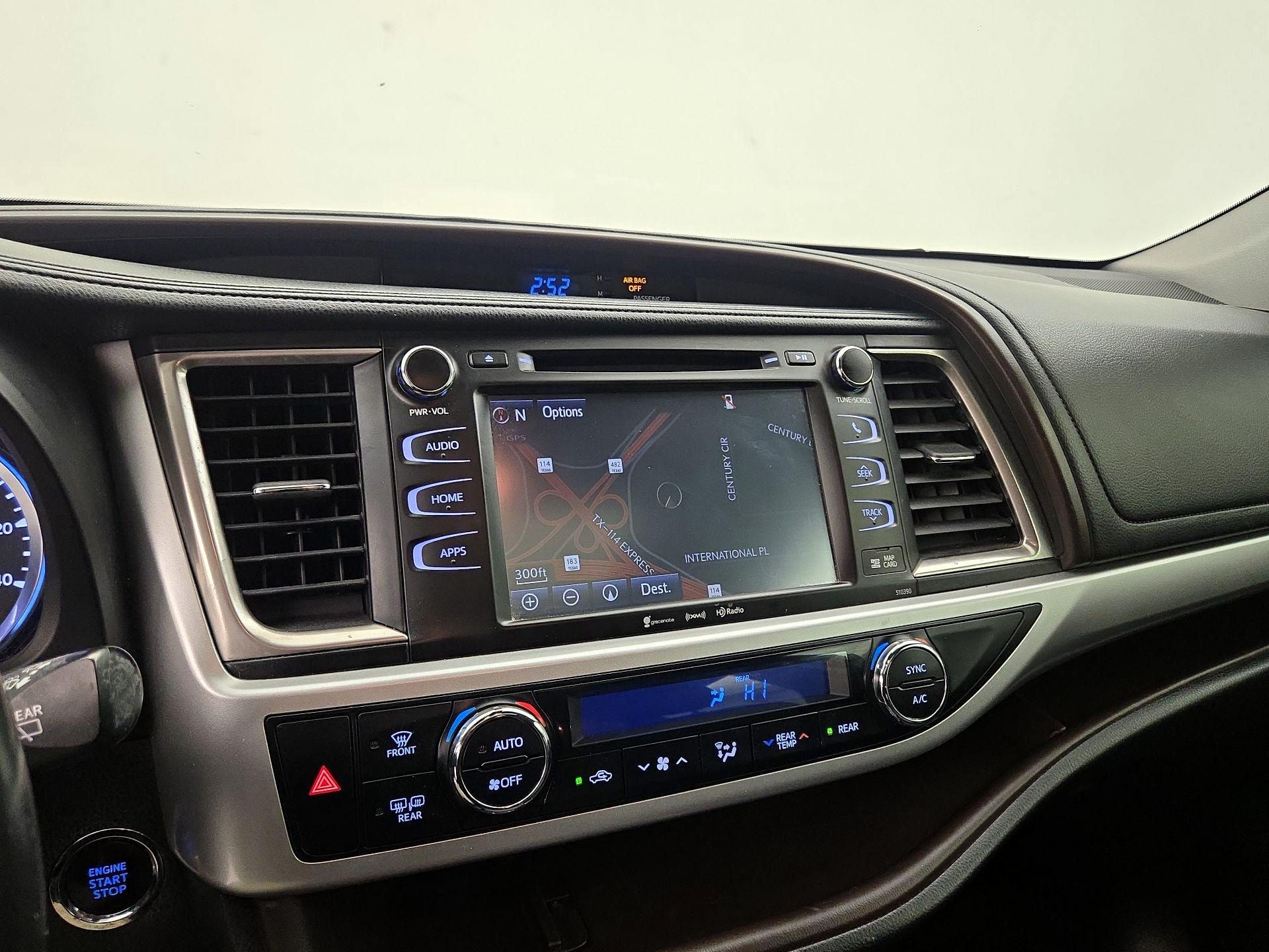 Thumbnail: 2019 Toyota Highlander - 14