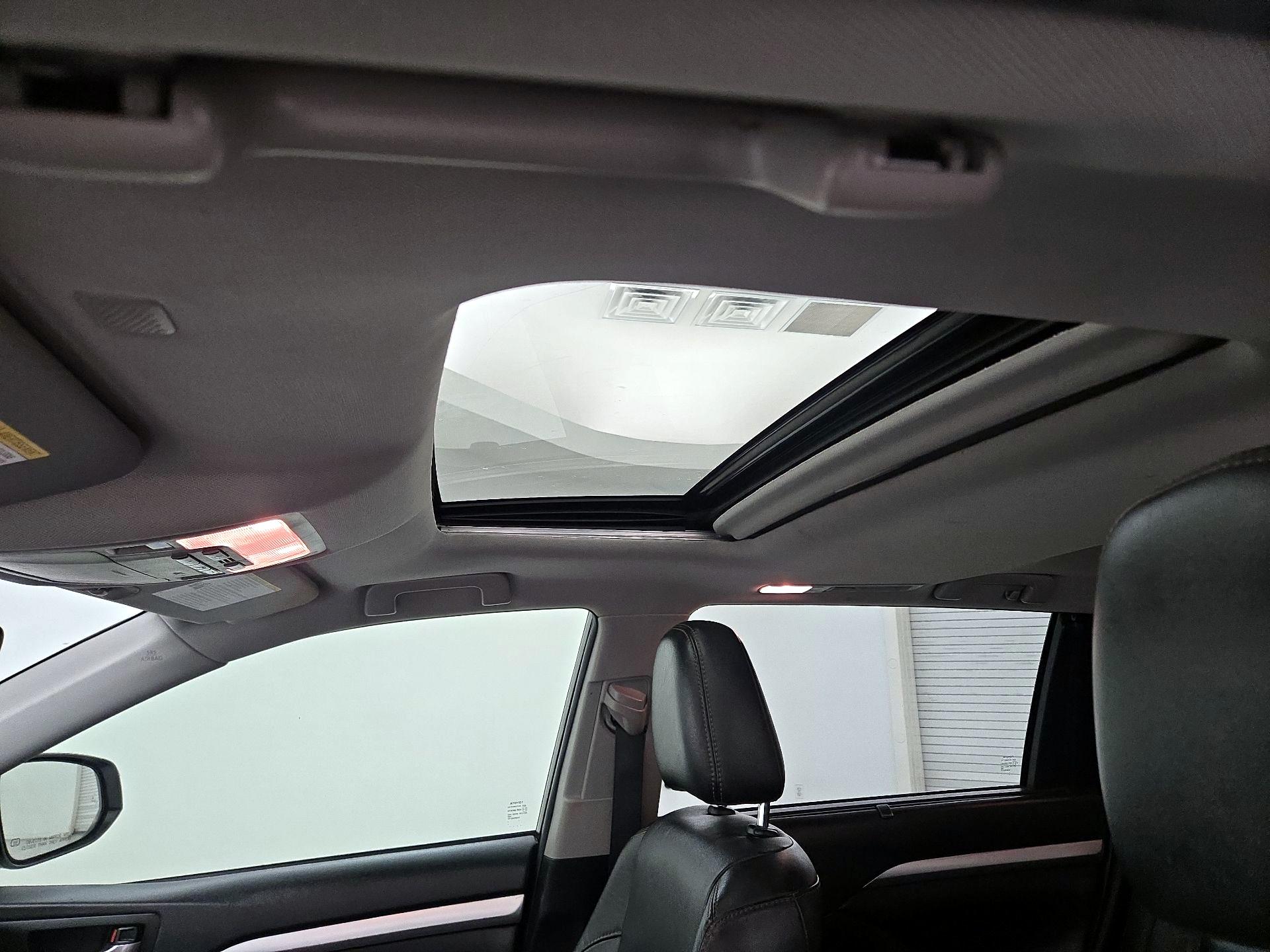 Thumbnail: 2019 Toyota Highlander - 20