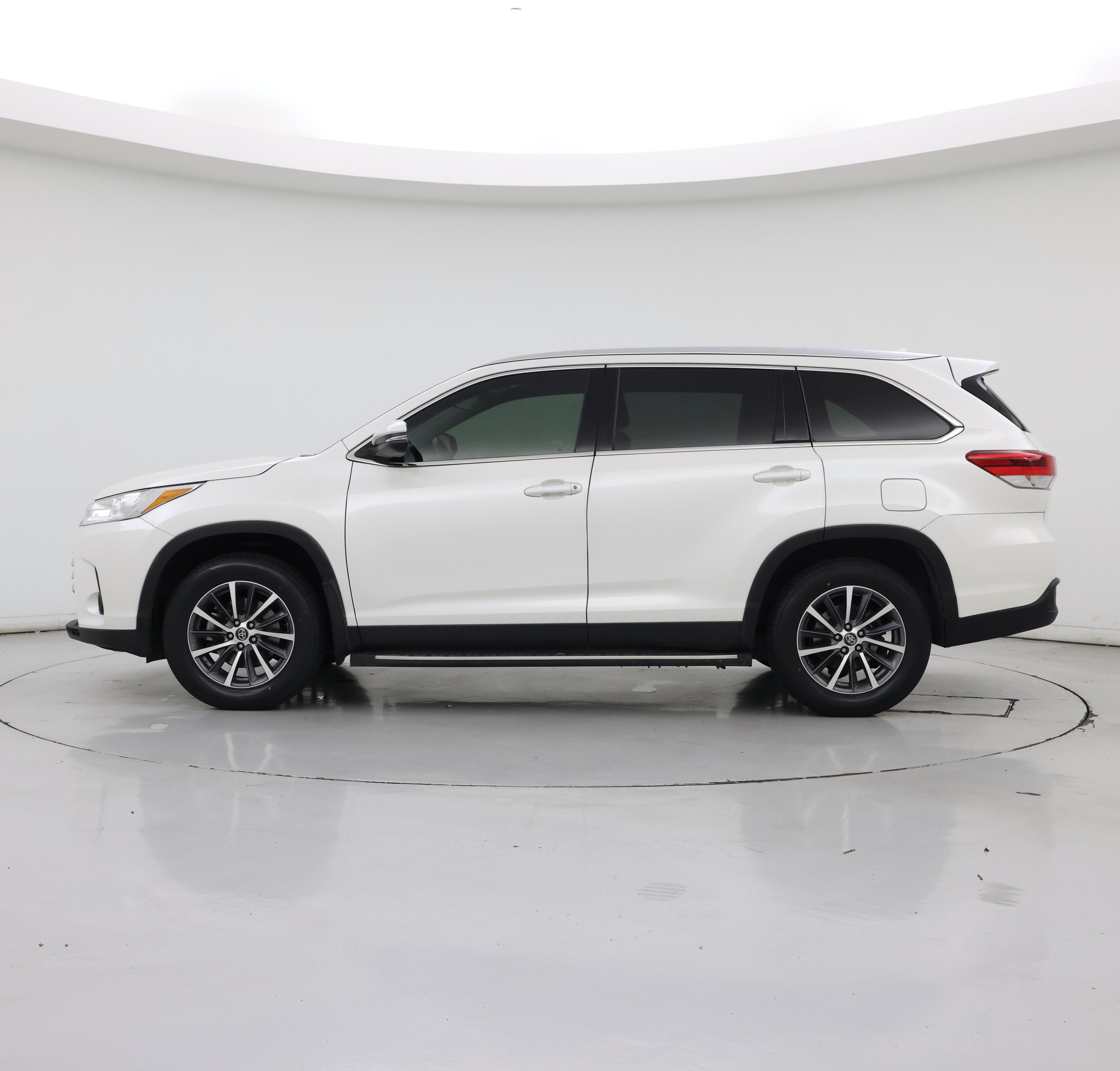 Thumbnail: 2019 Toyota Highlander - 3