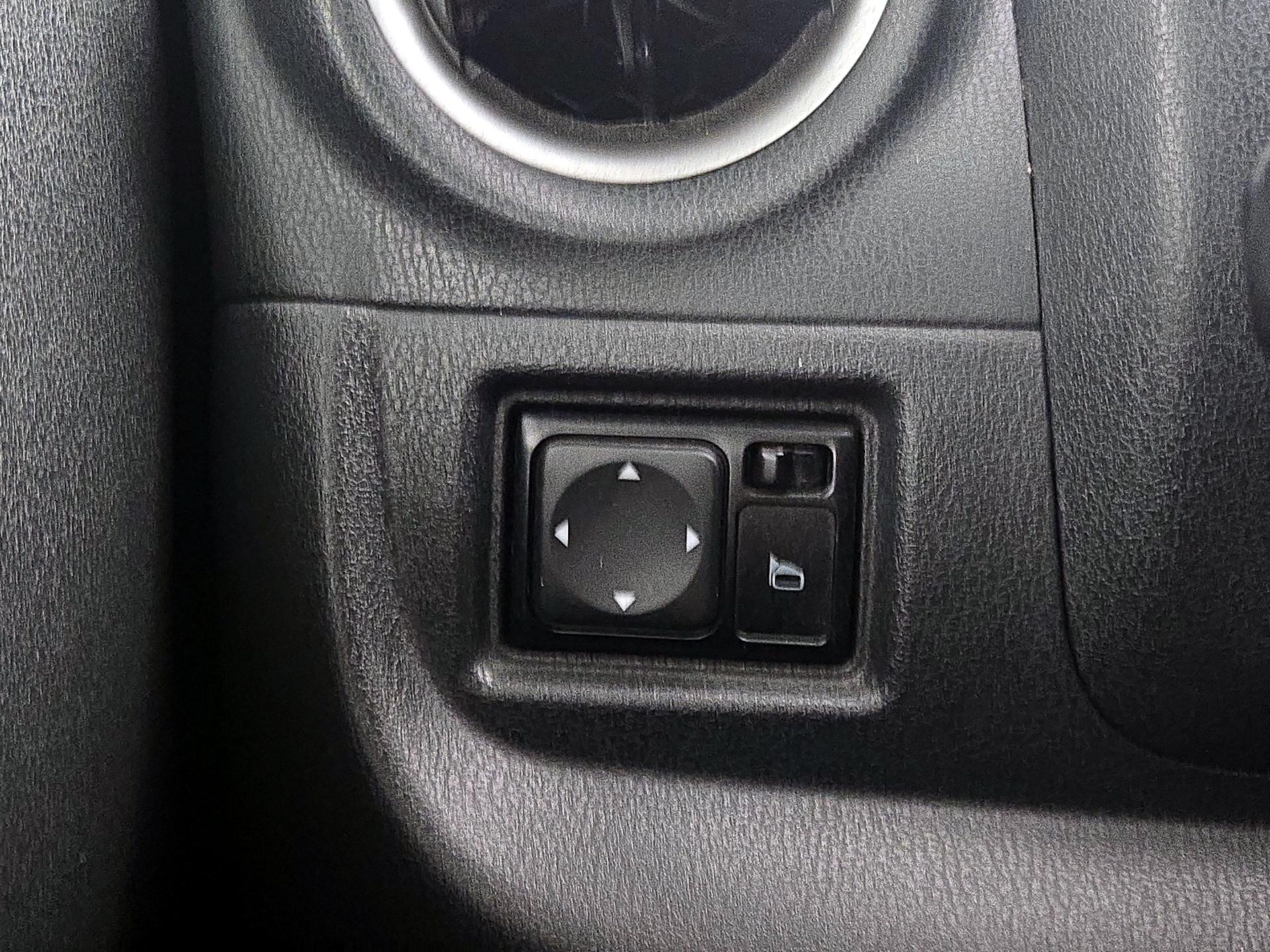 Thumbnail: 2018 Nissan Versa Note - 13