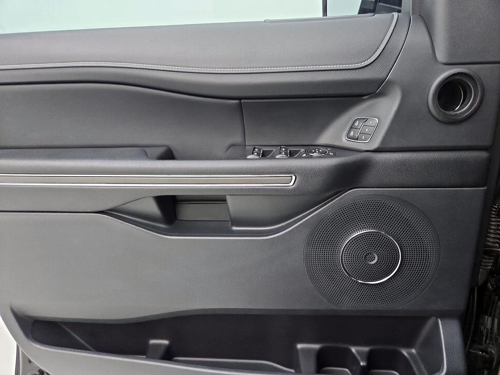 Thumbnail: 2022 Ford Expedition - 12