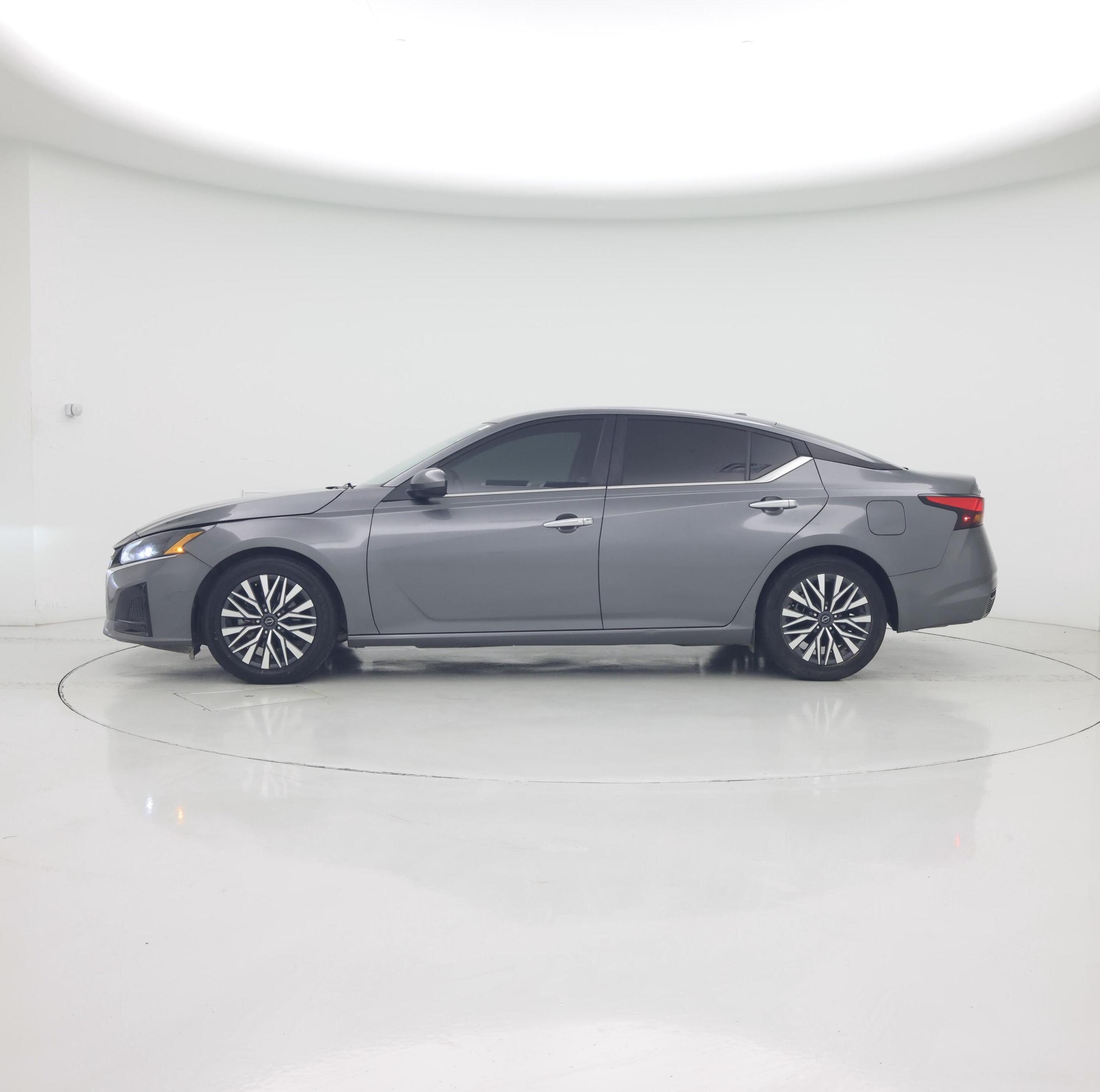 Thumbnail: 2023 Nissan Altima - 3