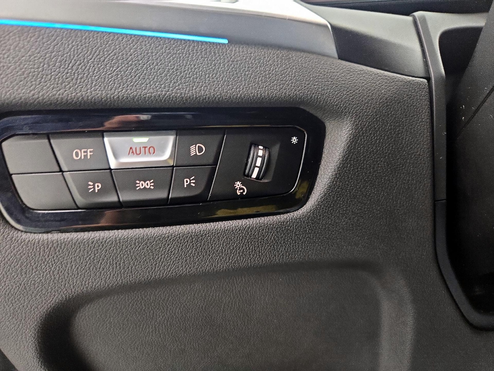 2024 BMW 3 Series 330i - Photo 14