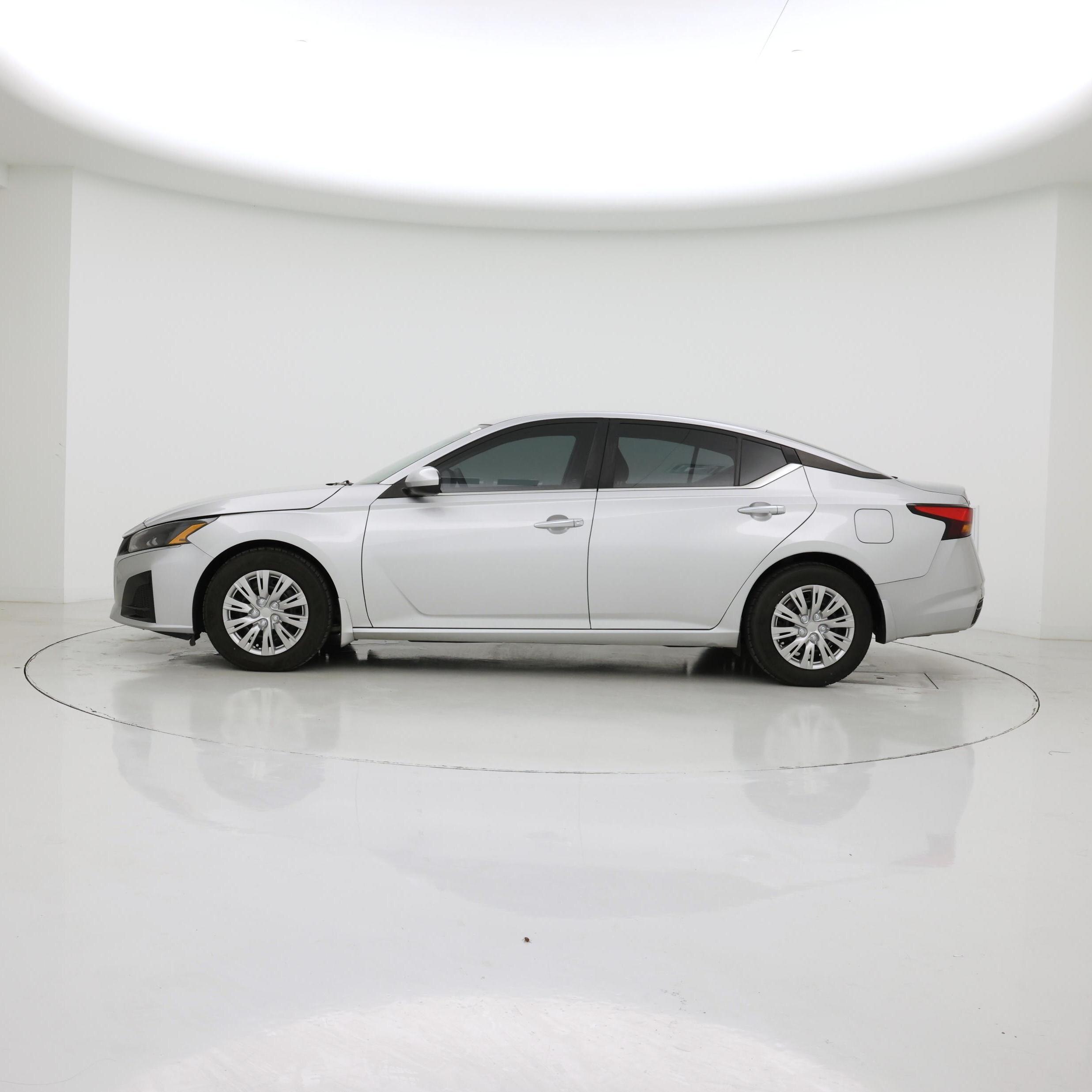 Thumbnail: 2023 Nissan Altima - 3