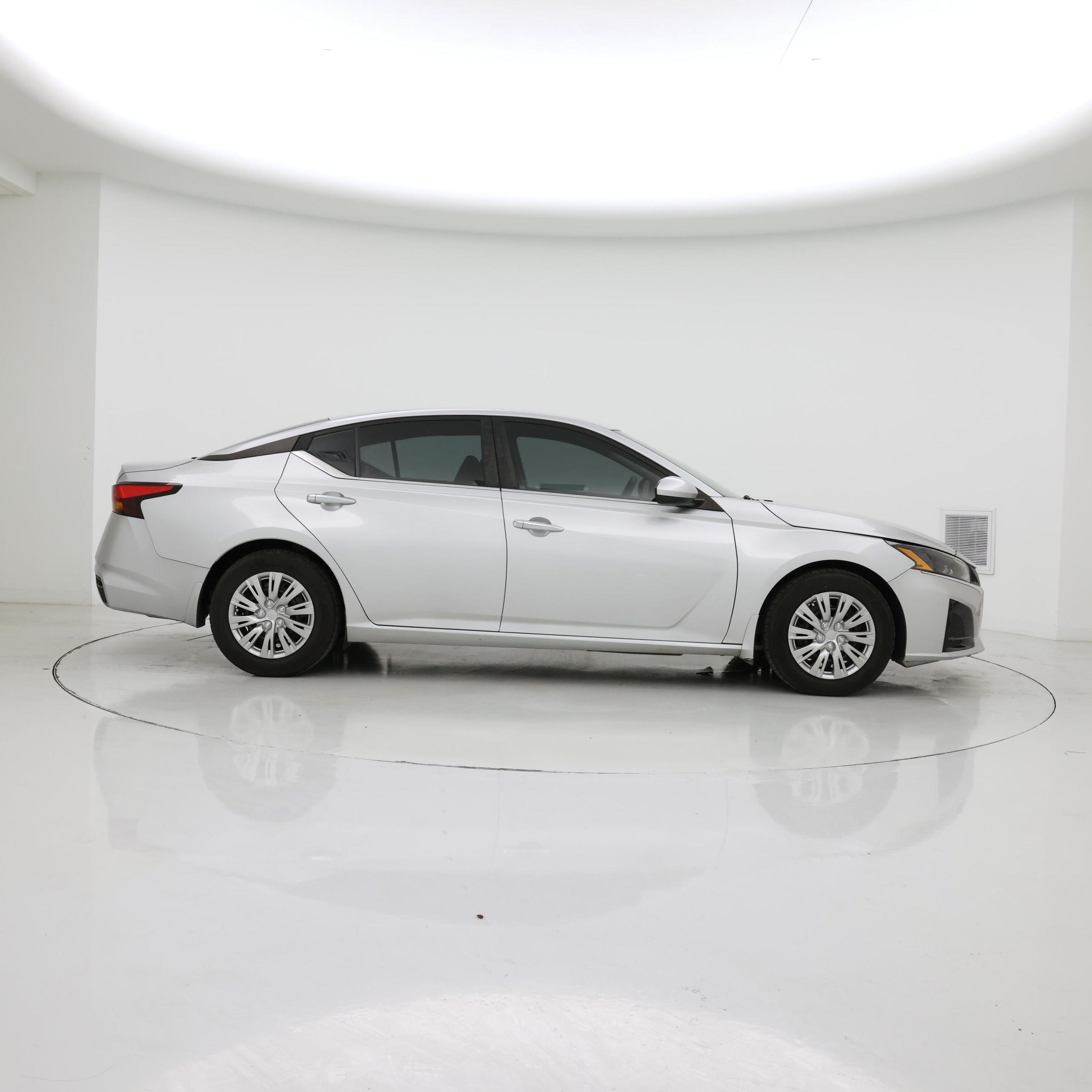 Thumbnail: 2023 Nissan Altima - 7