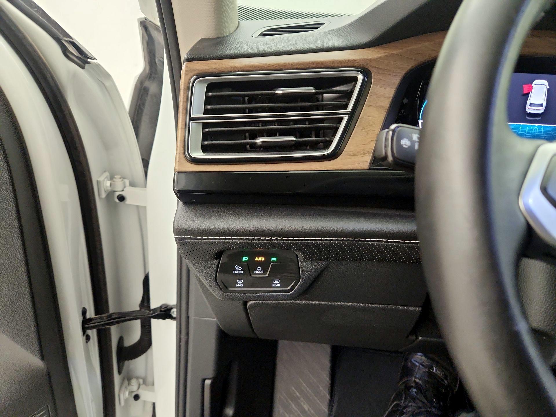 Thumbnail: 2024 Volkswagen Atlas - 13