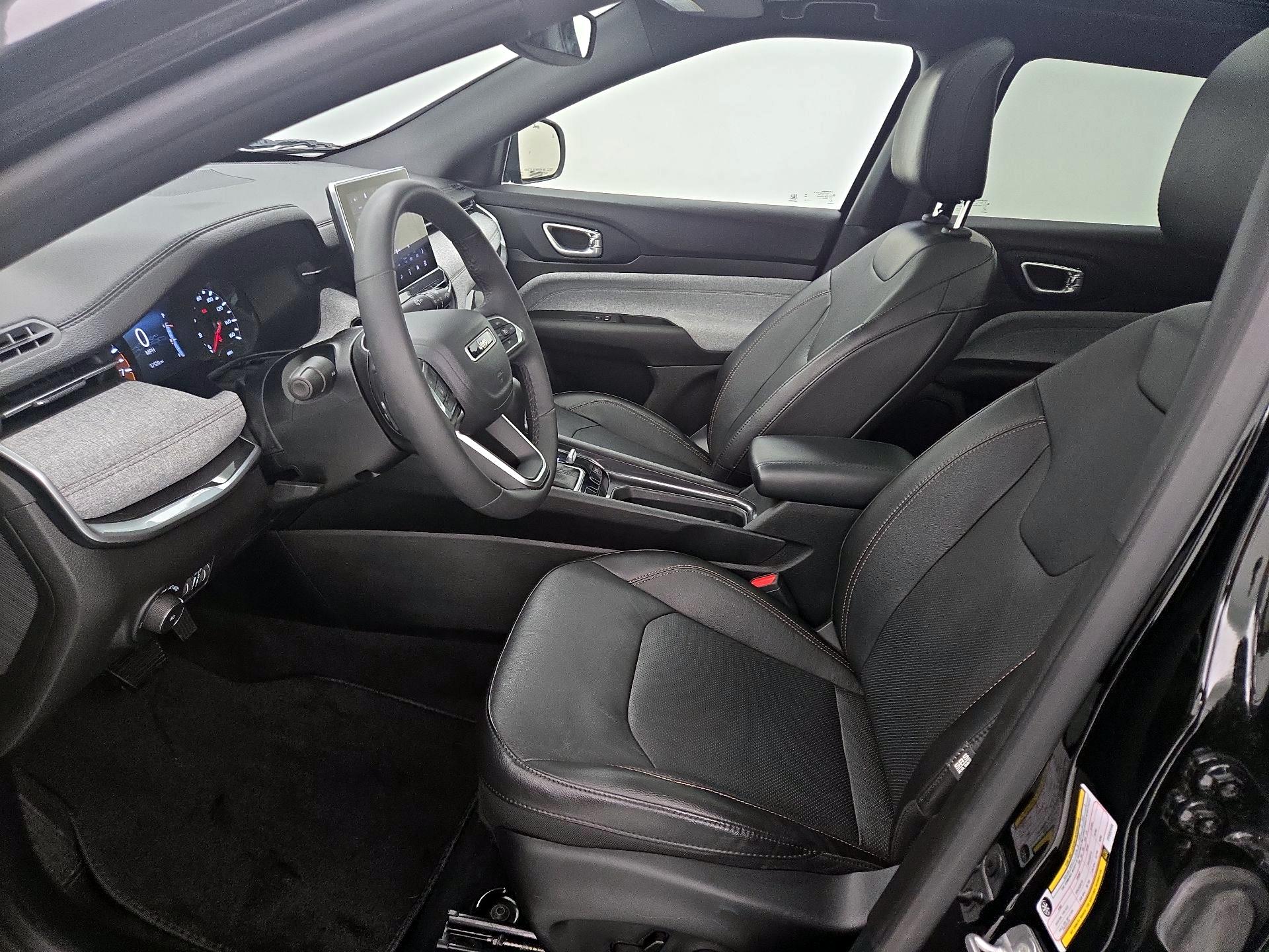 Thumbnail: 2023 Jeep Compass - 11