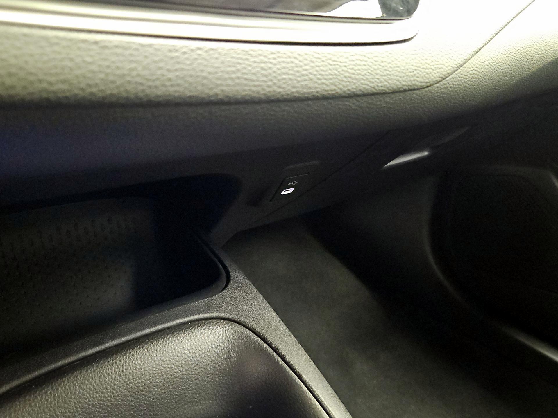 Thumbnail: 2025 Toyota Corolla - 18