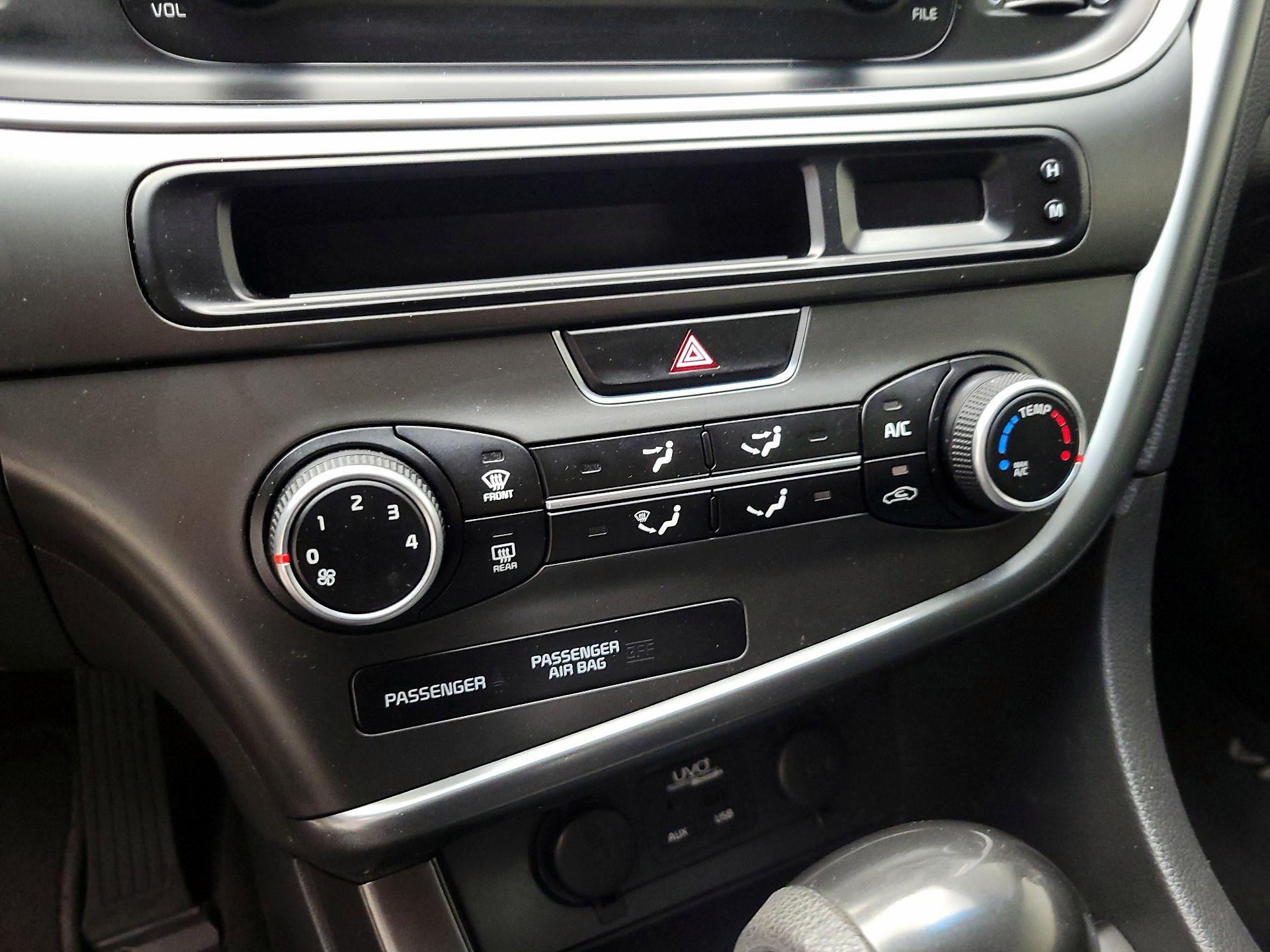 Thumbnail: 2015 Kia Optima - 16