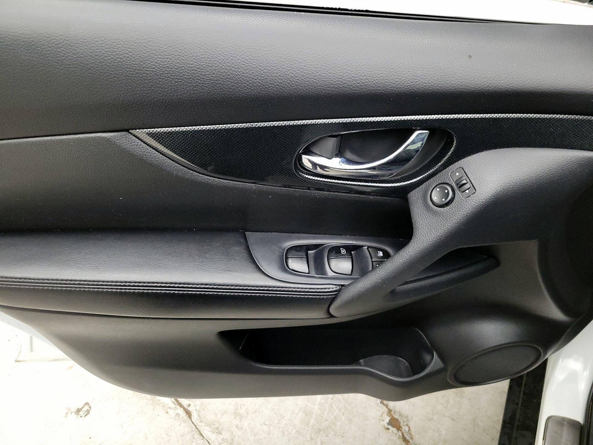 Thumbnail: 2015 Nissan Rogue - 12