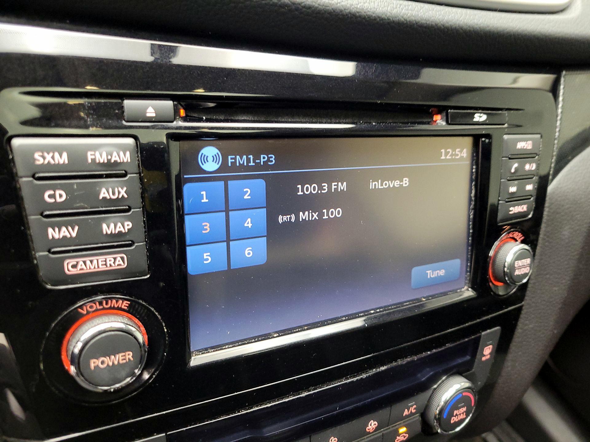 Thumbnail: 2015 Nissan Rogue - 16