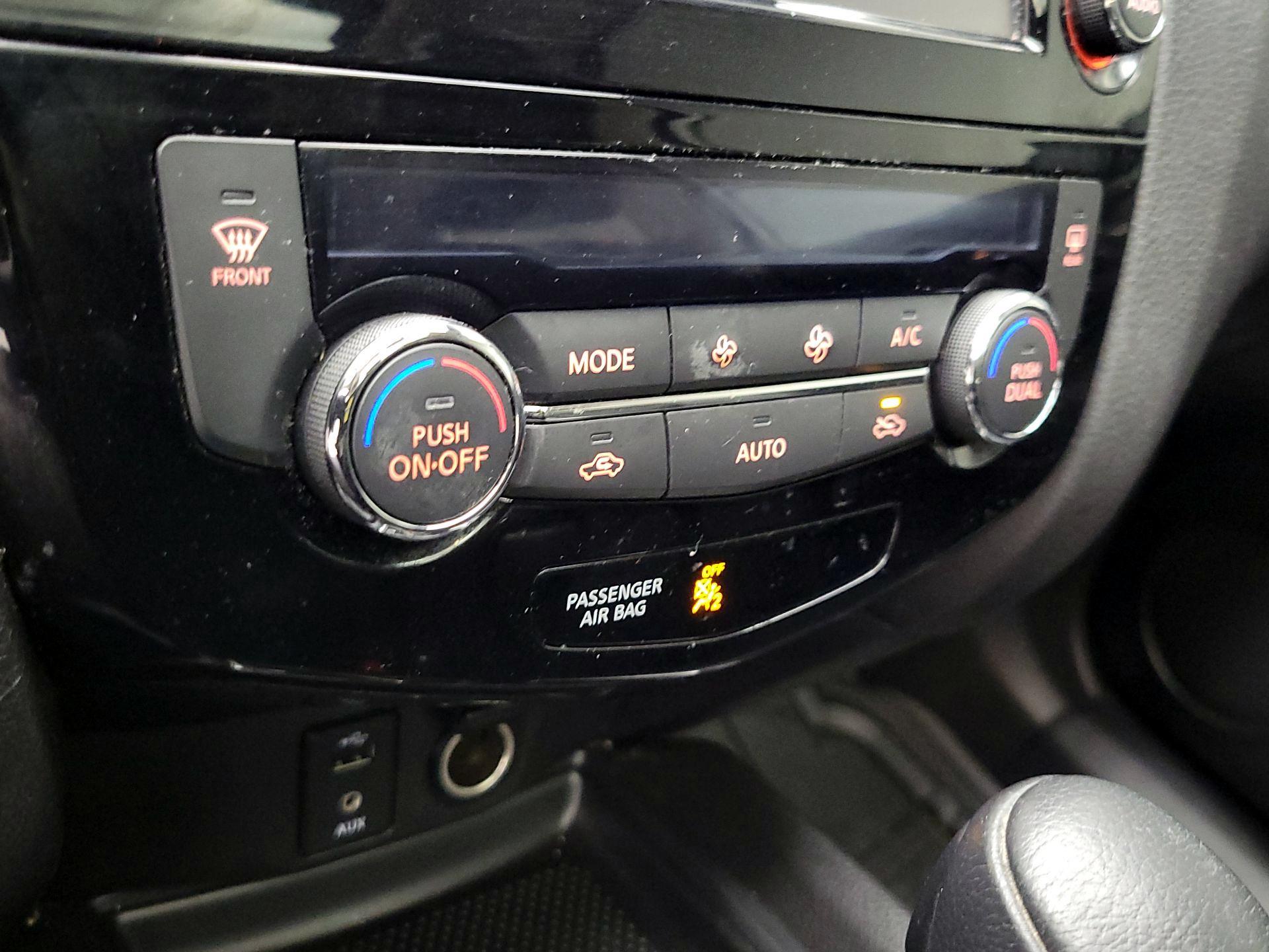 Thumbnail: 2015 Nissan Rogue - 17