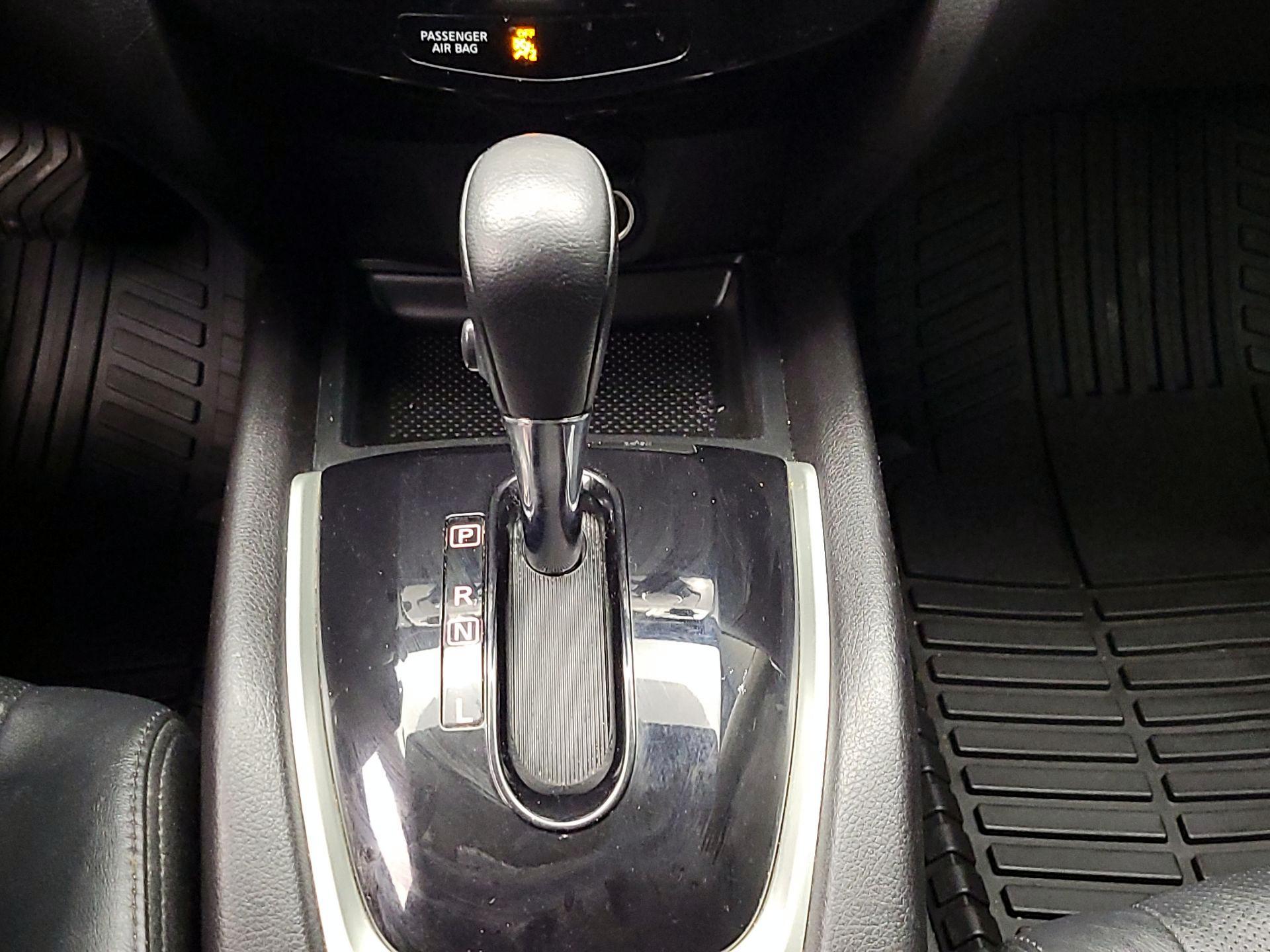 Thumbnail: 2015 Nissan Rogue - 18