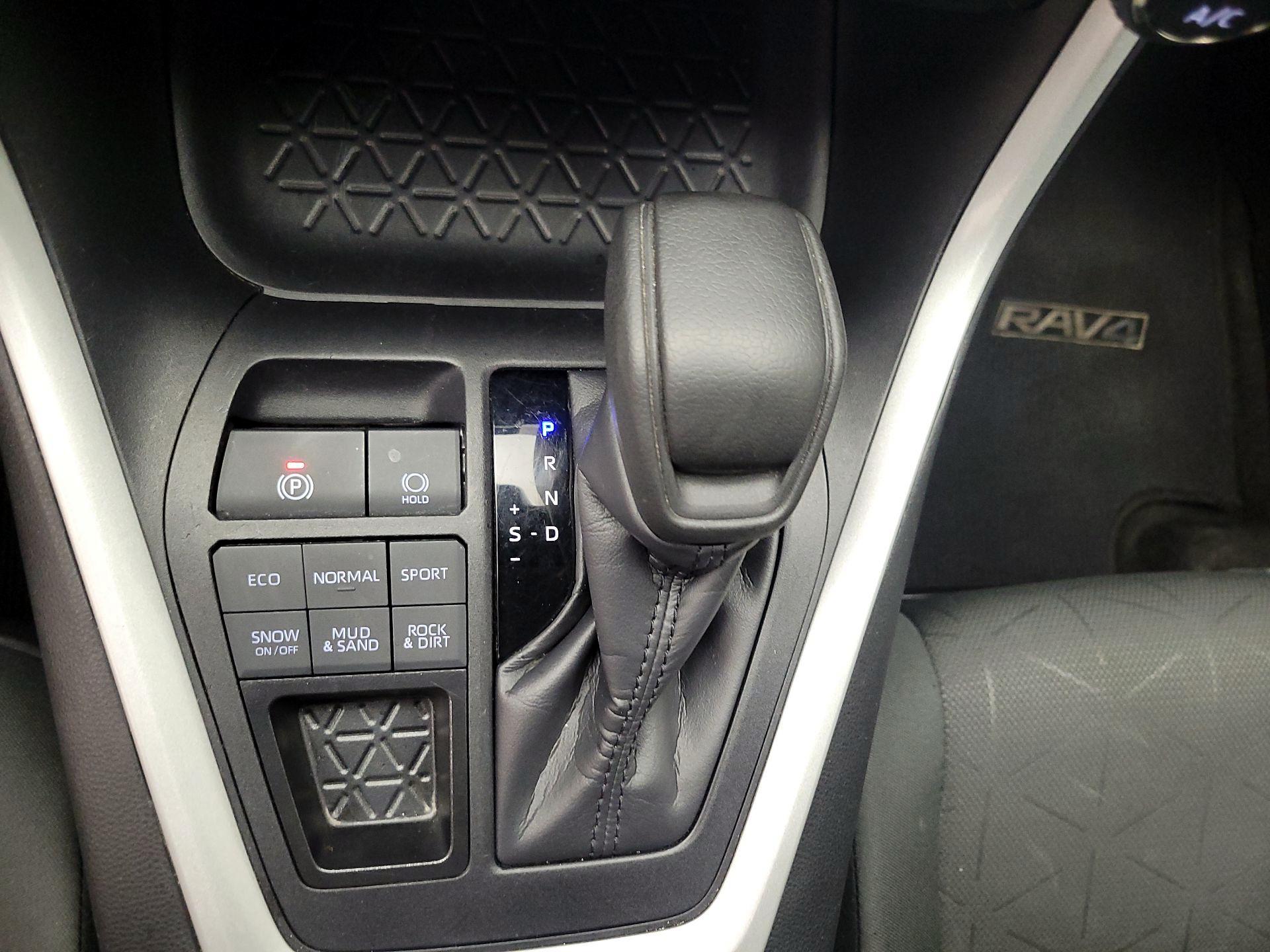 Thumbnail: 2024 Toyota RAV4 - 17